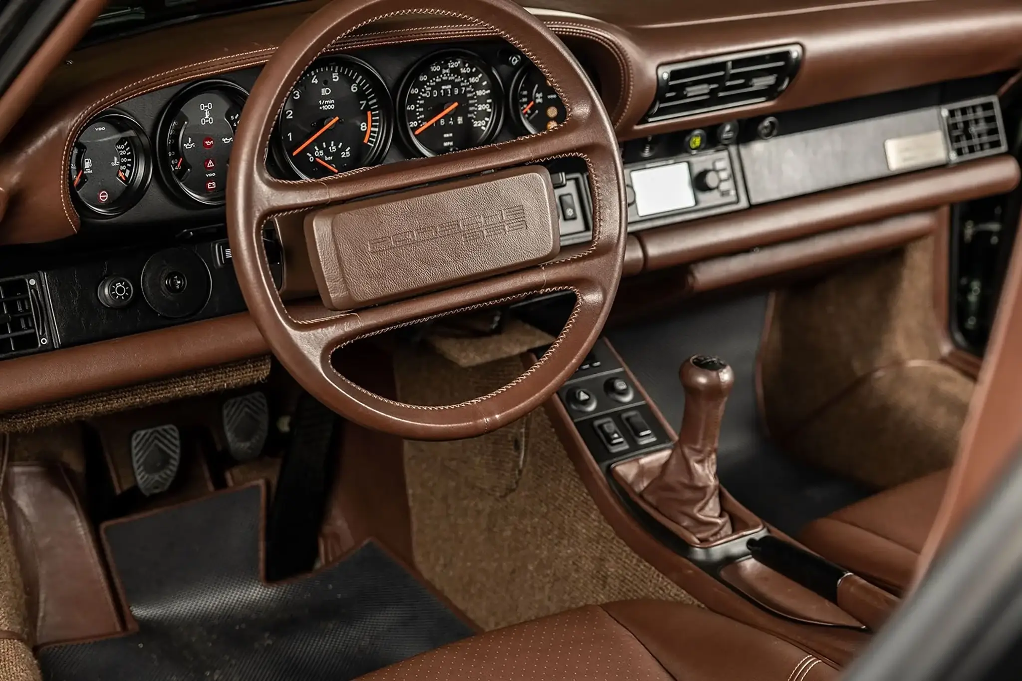 Porsche 959 interior