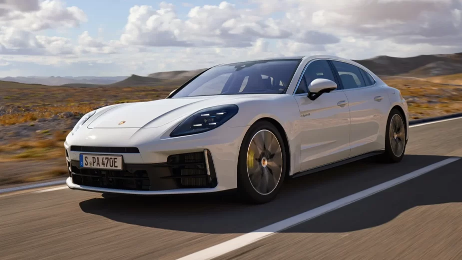 Porsche Panamera E-Hybrid - 3/4 de frente