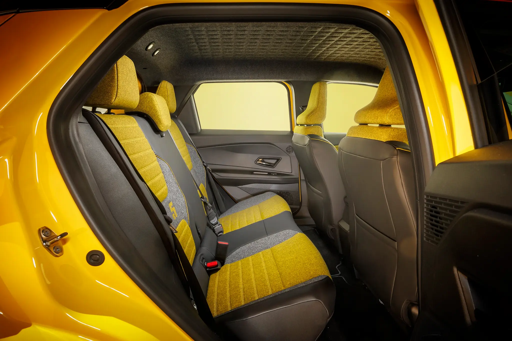 Renault 5 E-Tech - assentos traseiros
