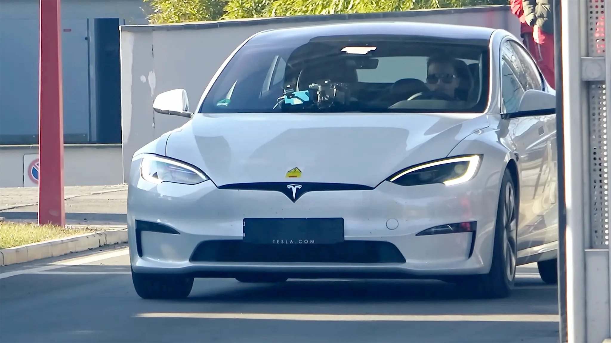 Tesla Model S Plaid em testes na Ferrari - frente