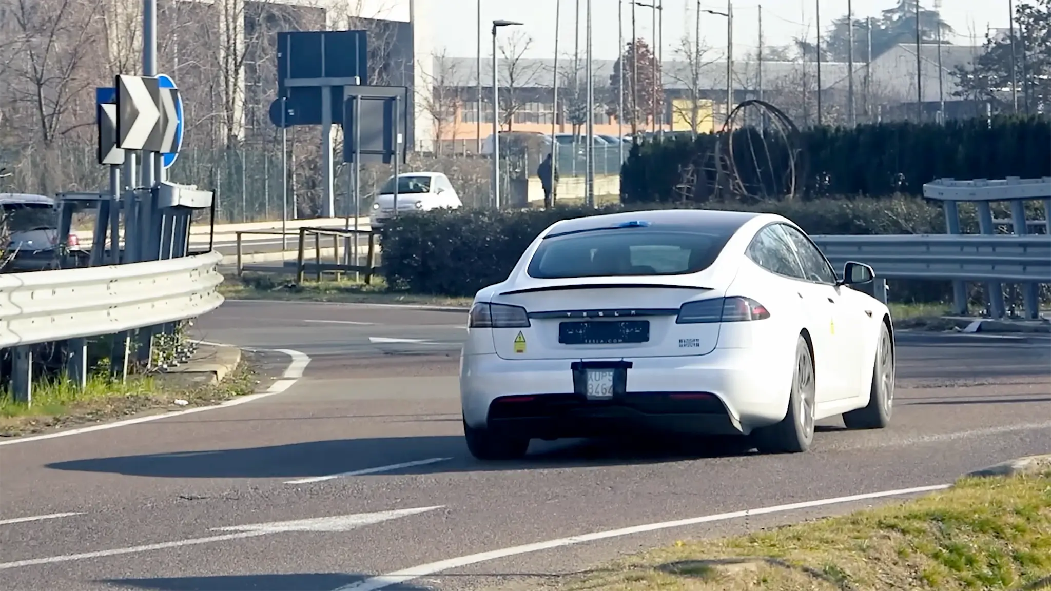 Tesla Model S Plaid em testes na Ferrari - traseira