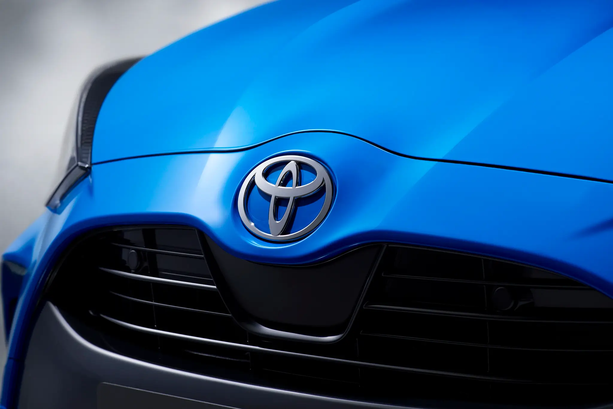 Yaris HEV - logótipo da Toyota