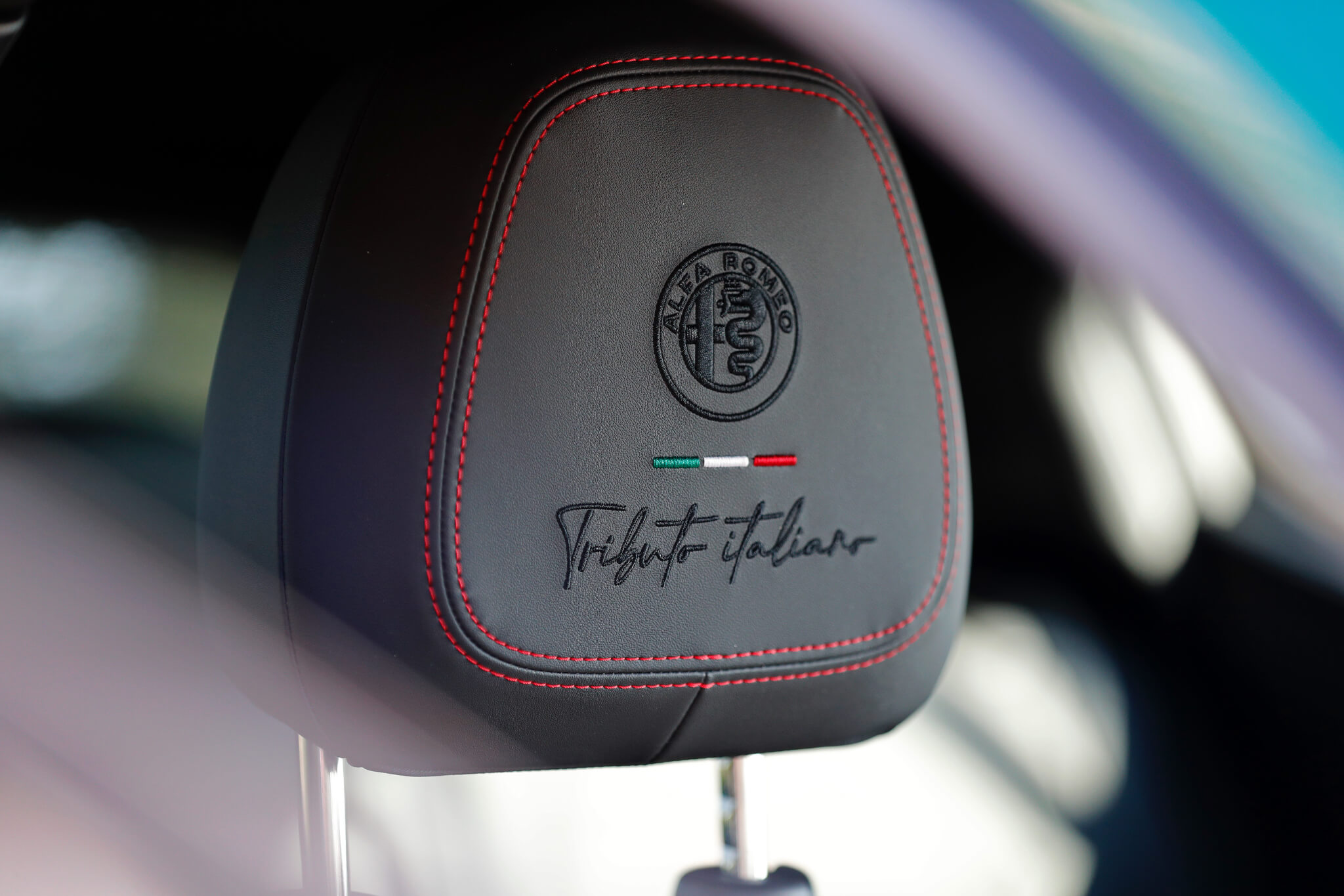 Alfa Romeo Tributo Italiano encosto cabeça