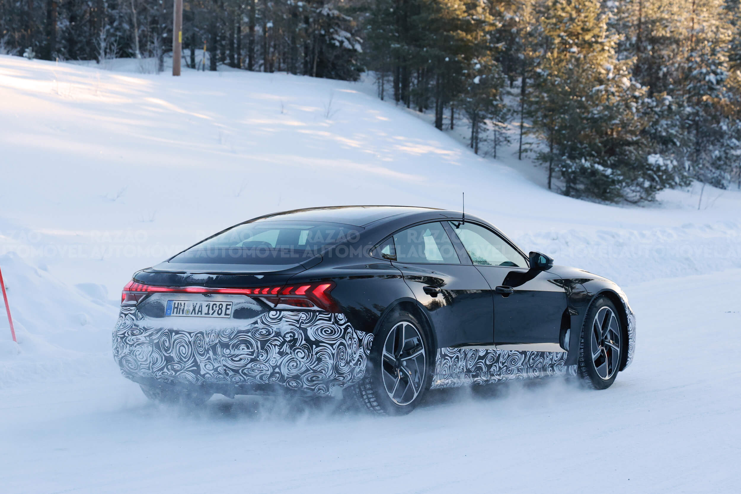 Audi e-tron em testes de inverno - 3/4 de traseira