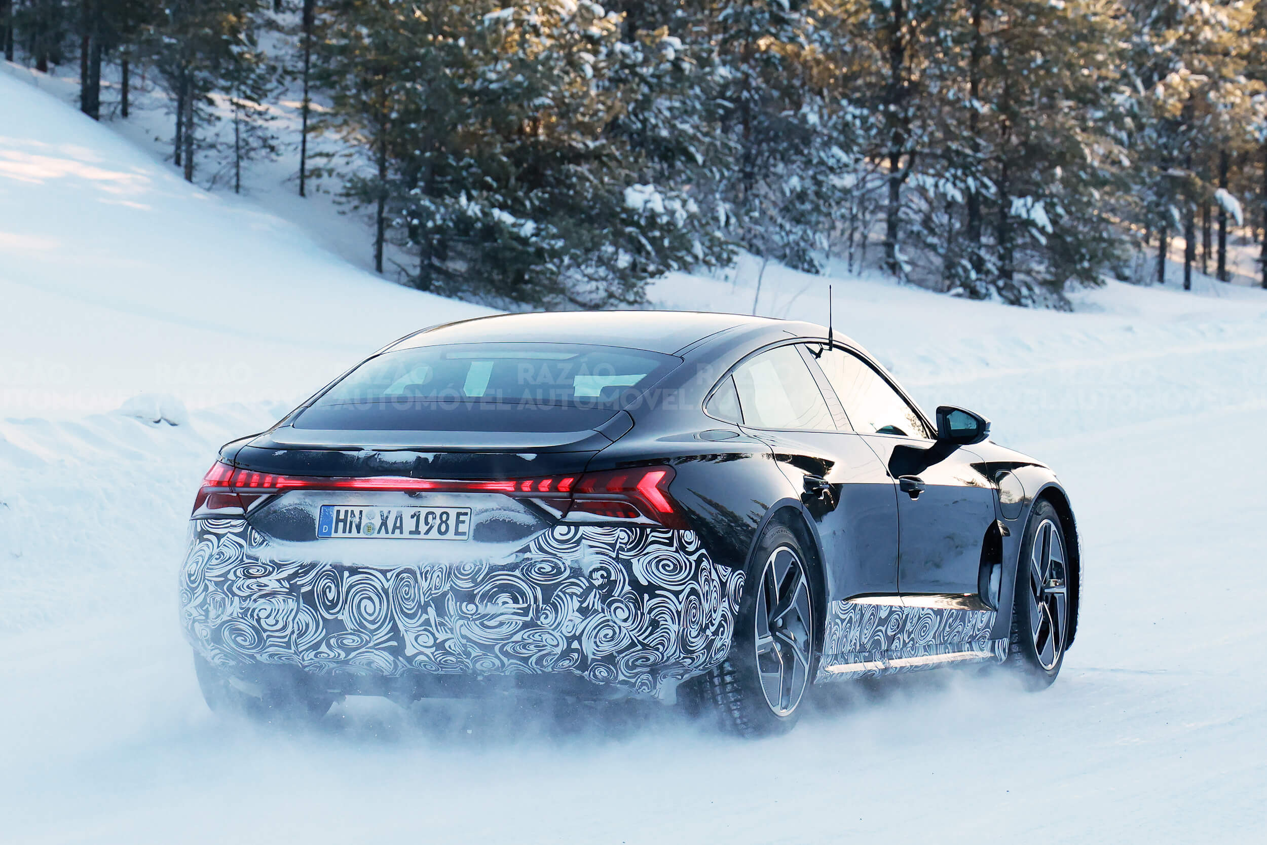 Audi e-tron em testes de inverno - traseira