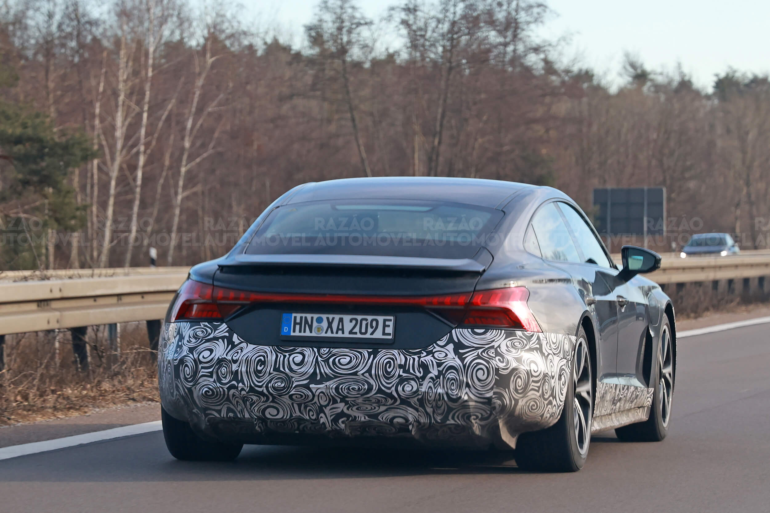Audi e-tron em testes na Alemanha - traseira