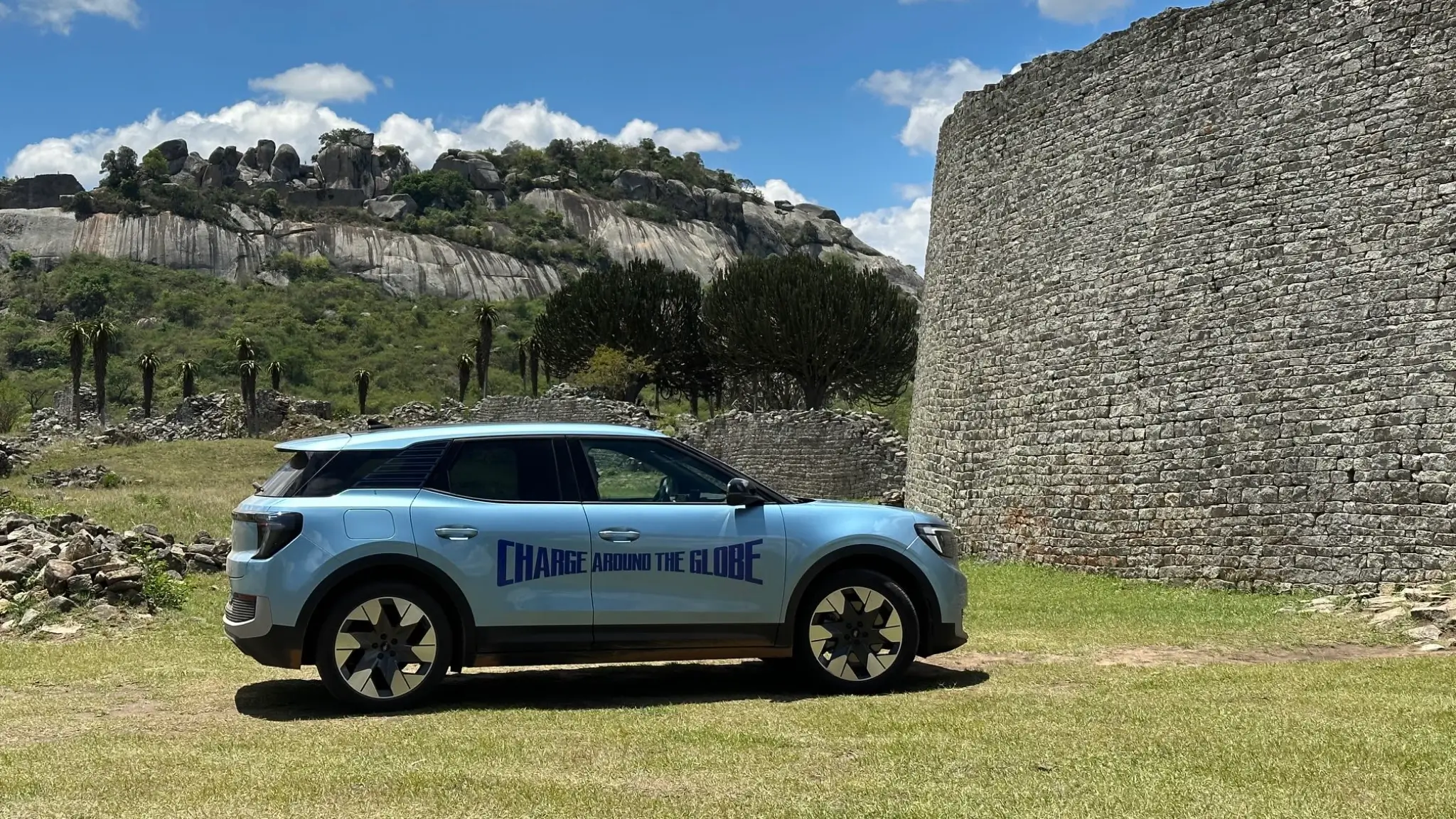 Ford Explorer elétrico lateral Zimbabué