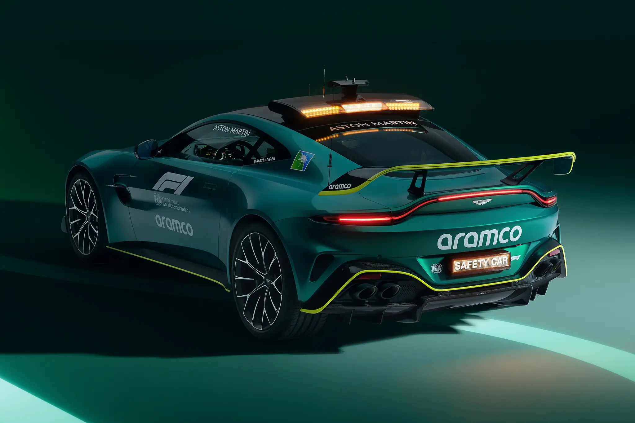 Aston Martin Vantage Safety Car - traseira