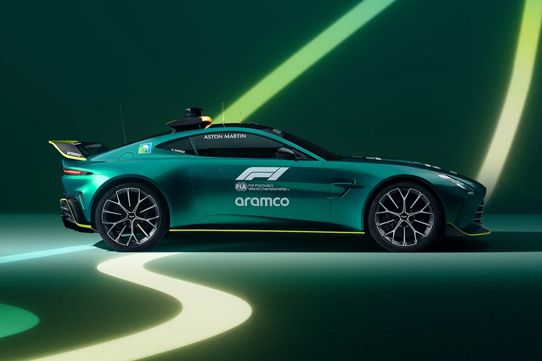 Aston Martin Vantage Safety Car - lateral
