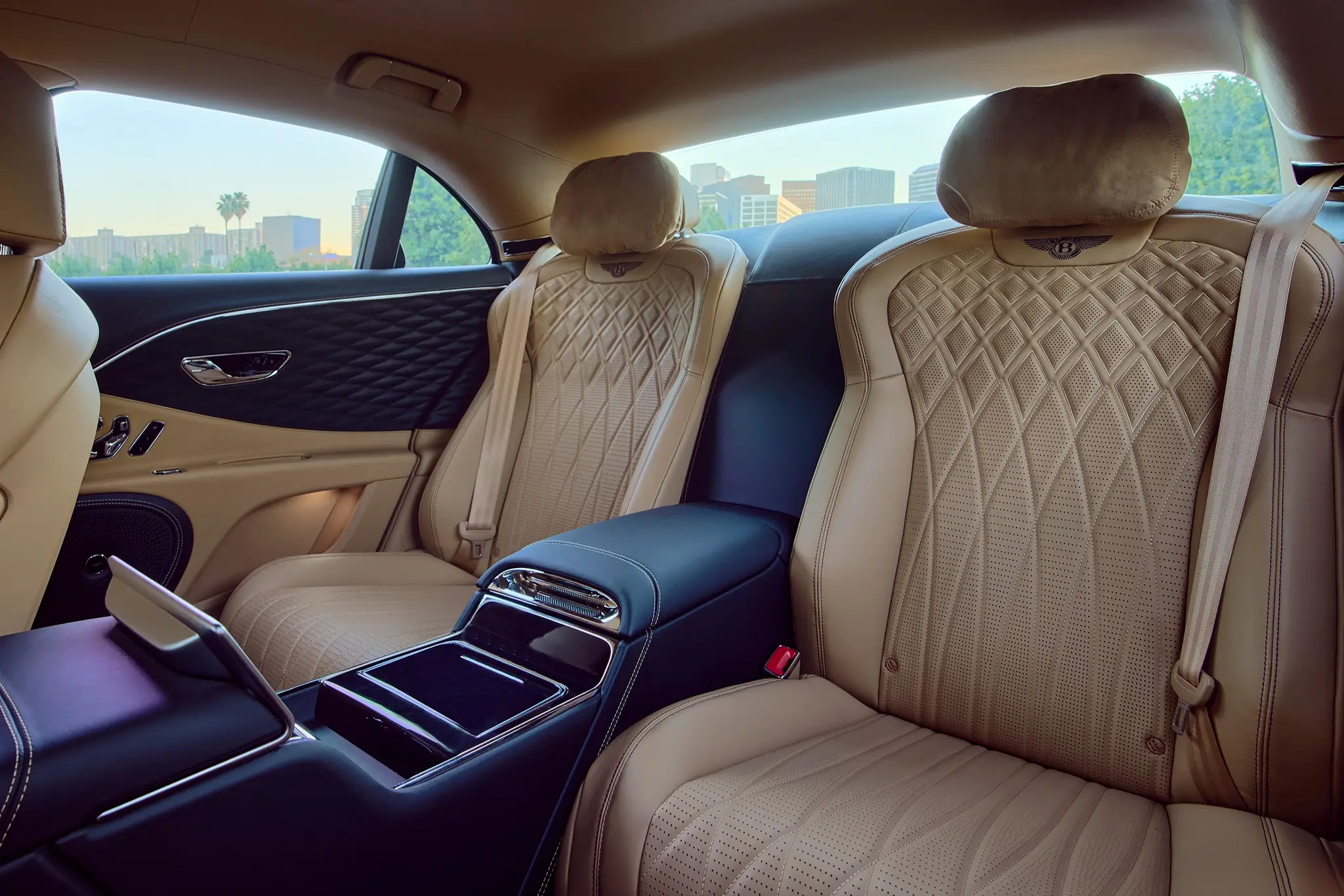 Bentley Flying Spur Hybrid - assentos traseiros