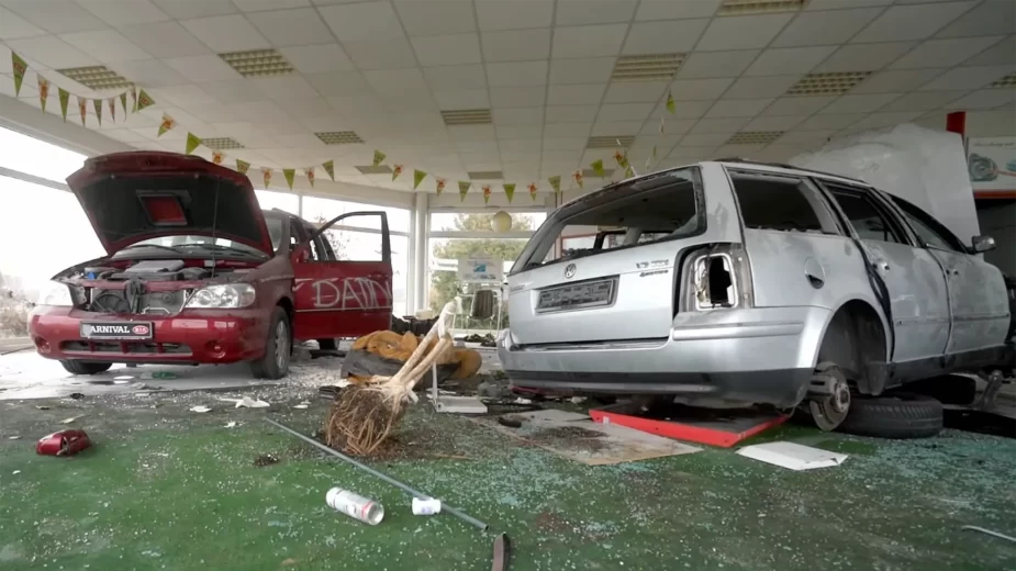 Concessionário abandonado - Volkswagen Passat e Kia