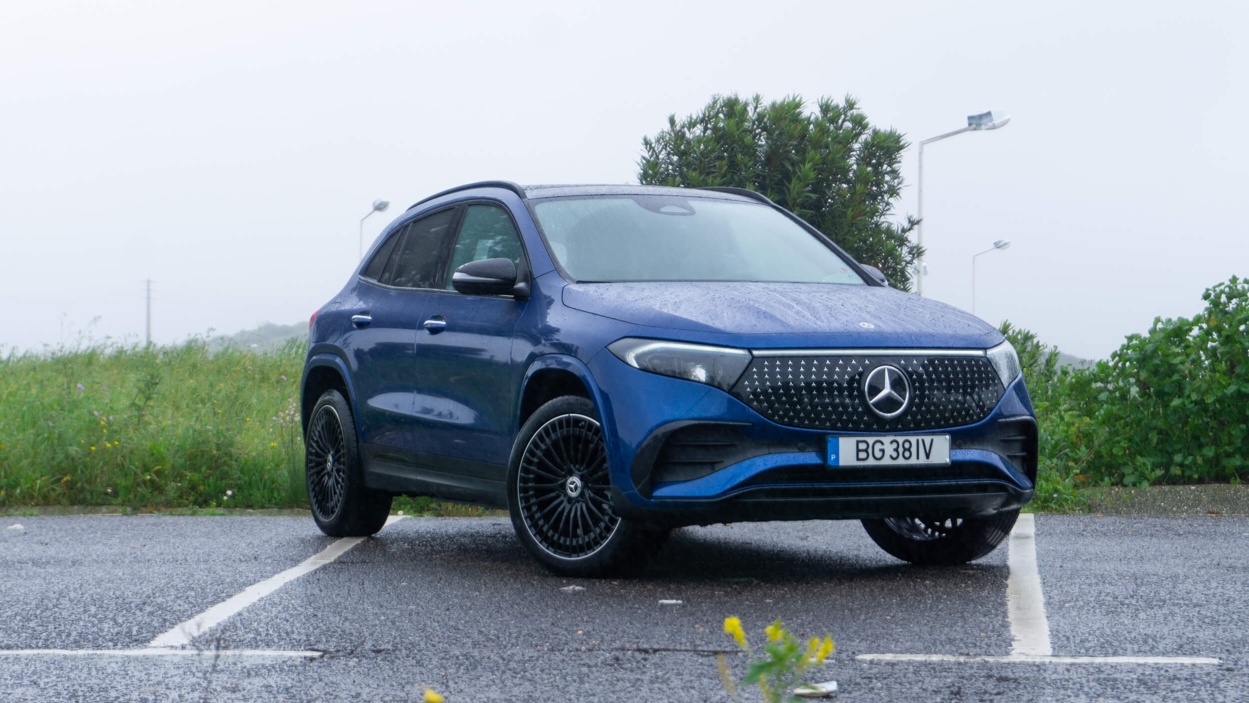 Mercedes-Benz EQA 250+ frente