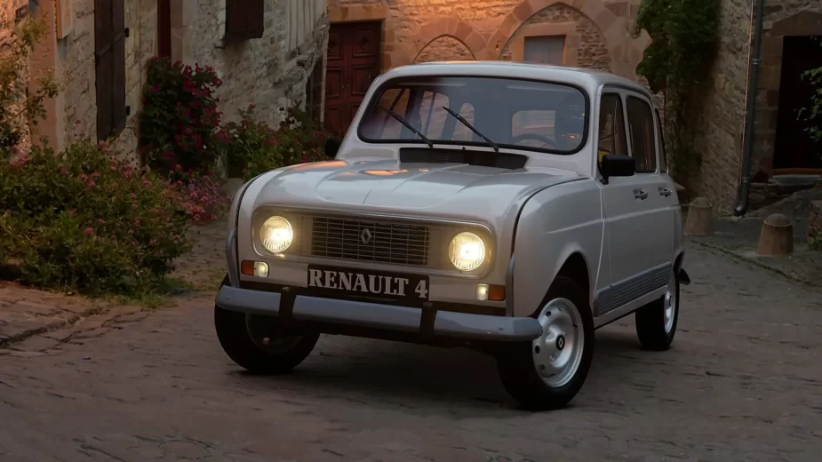 Renault 4 GTL no GT7 - 3/4 de frente