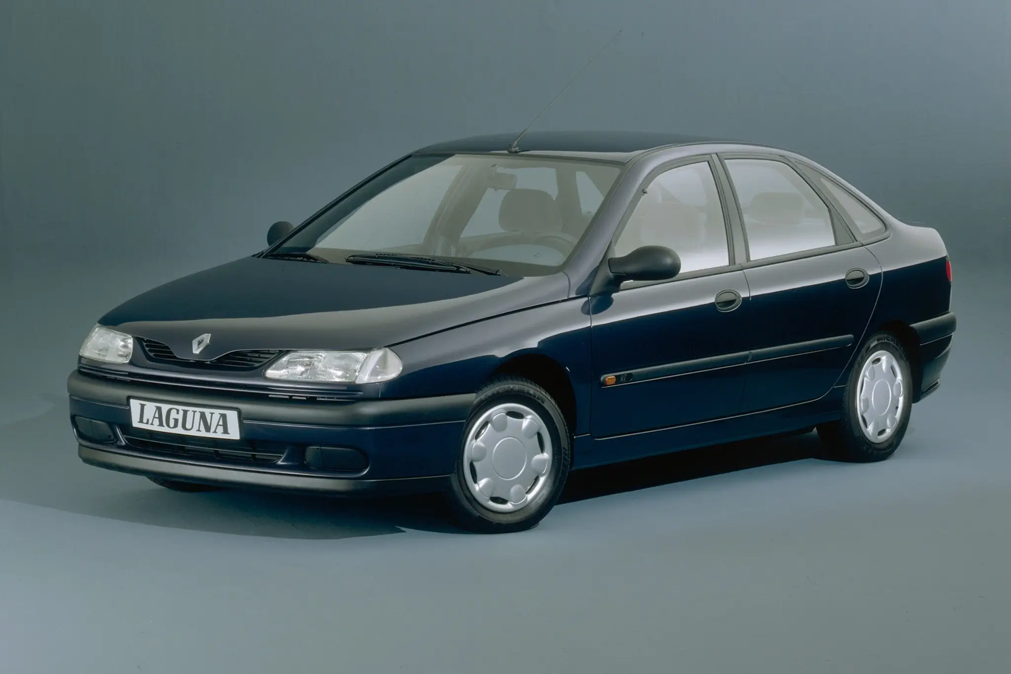 Renault Laguna - 3/4 de frente