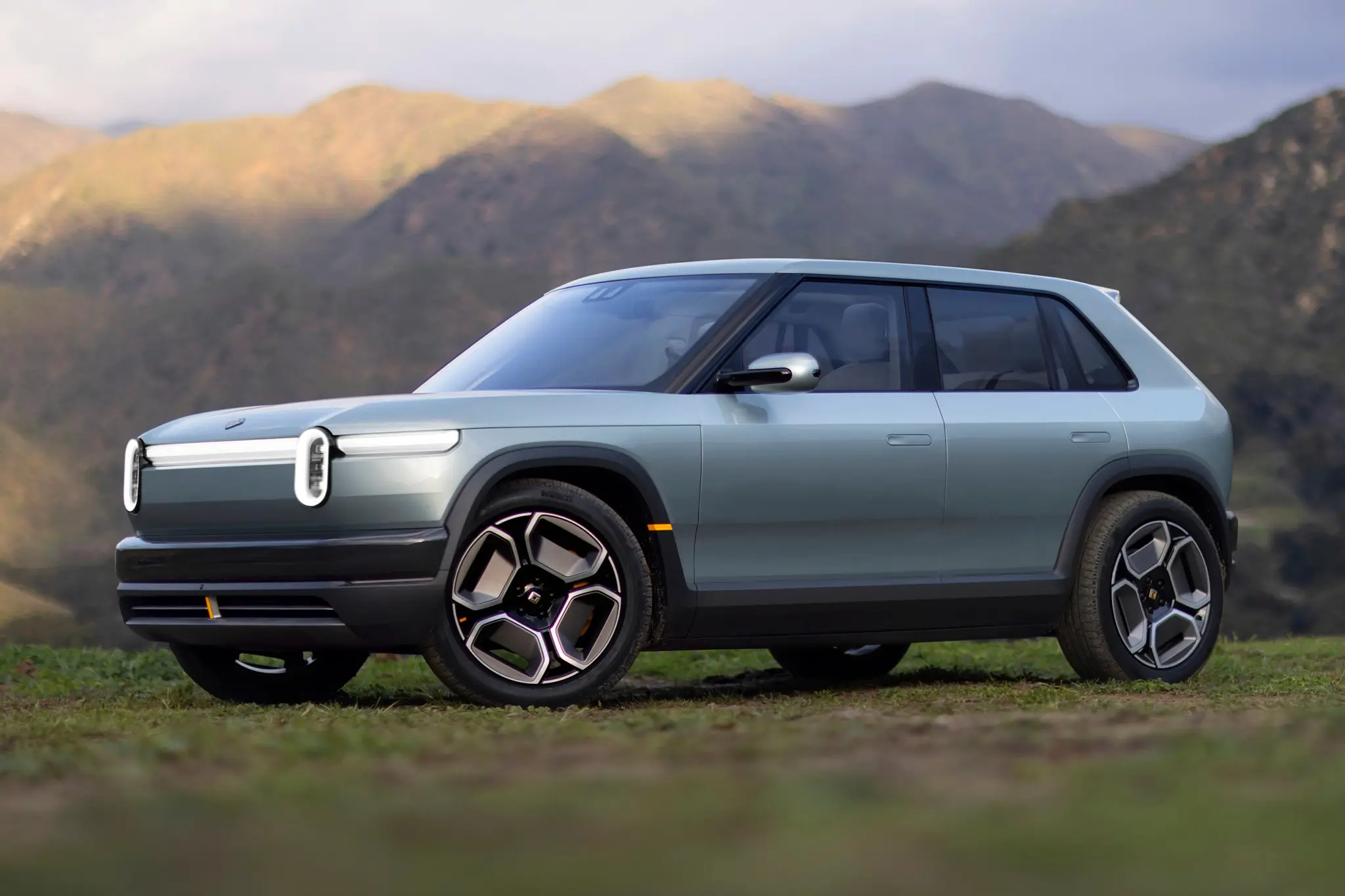 Rivian R3 - 3/4 de frente