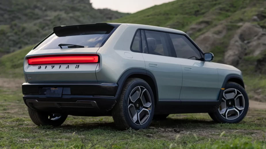 Rivian R3 - 3/4 de traseira