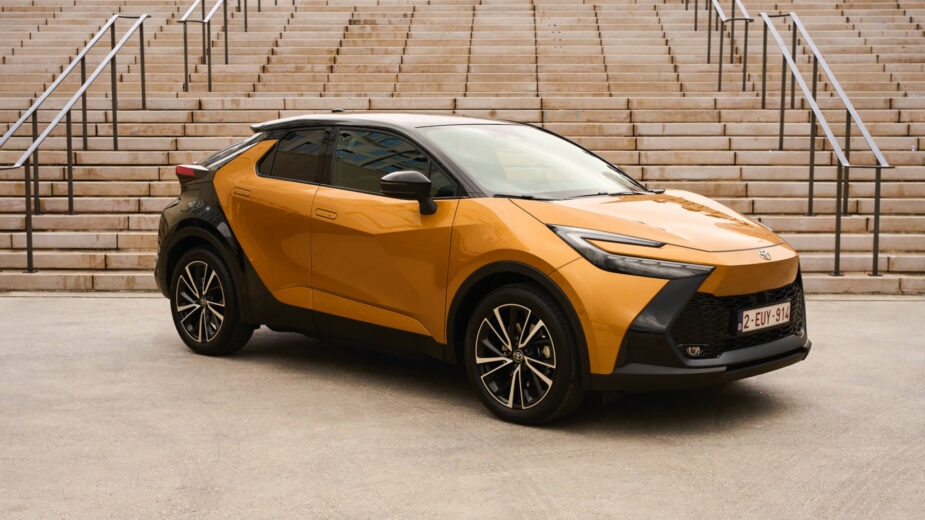 Toyota C-HR PHEV 2024 perfil