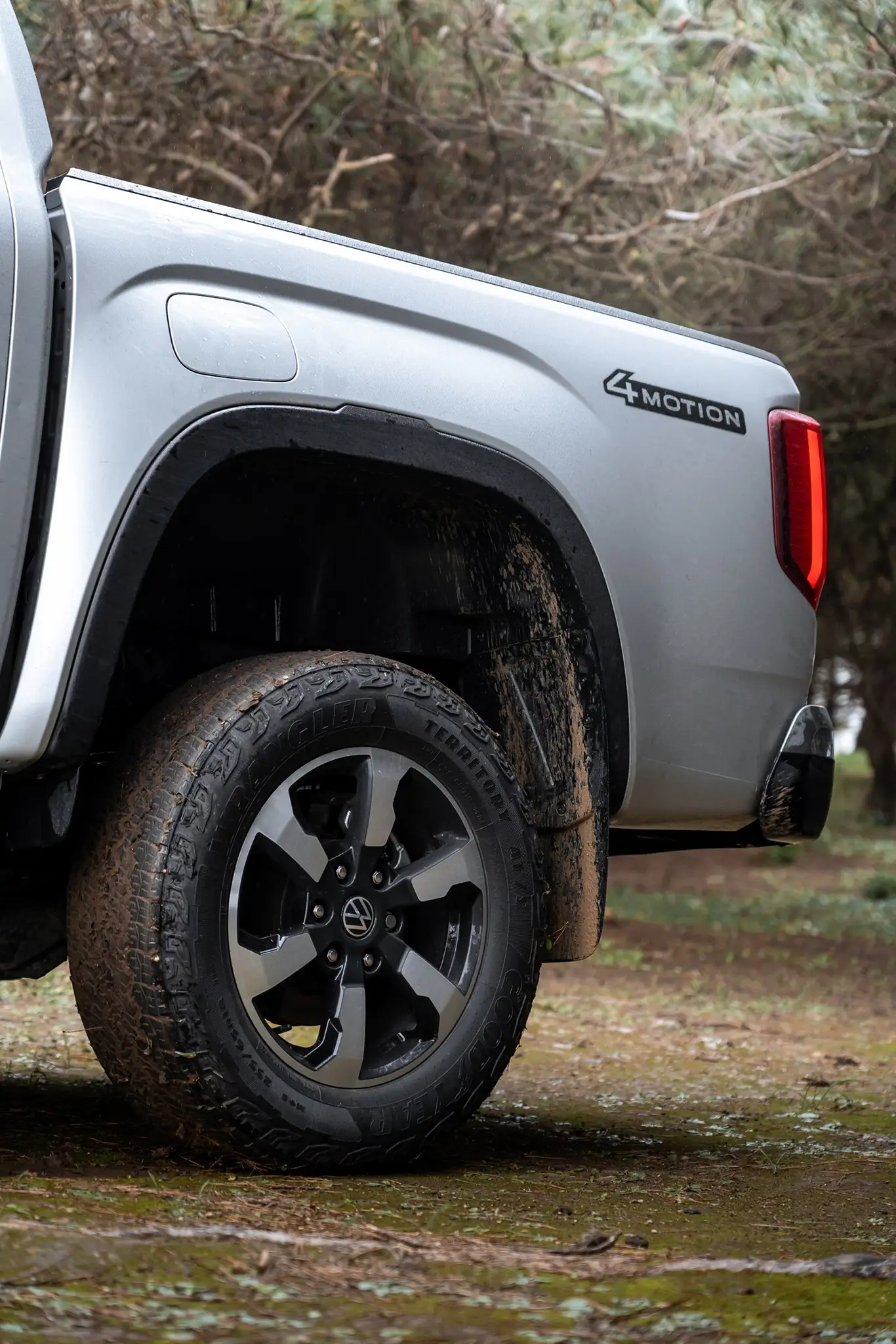 Volkswagen Amarok - detalhe da roda traseira