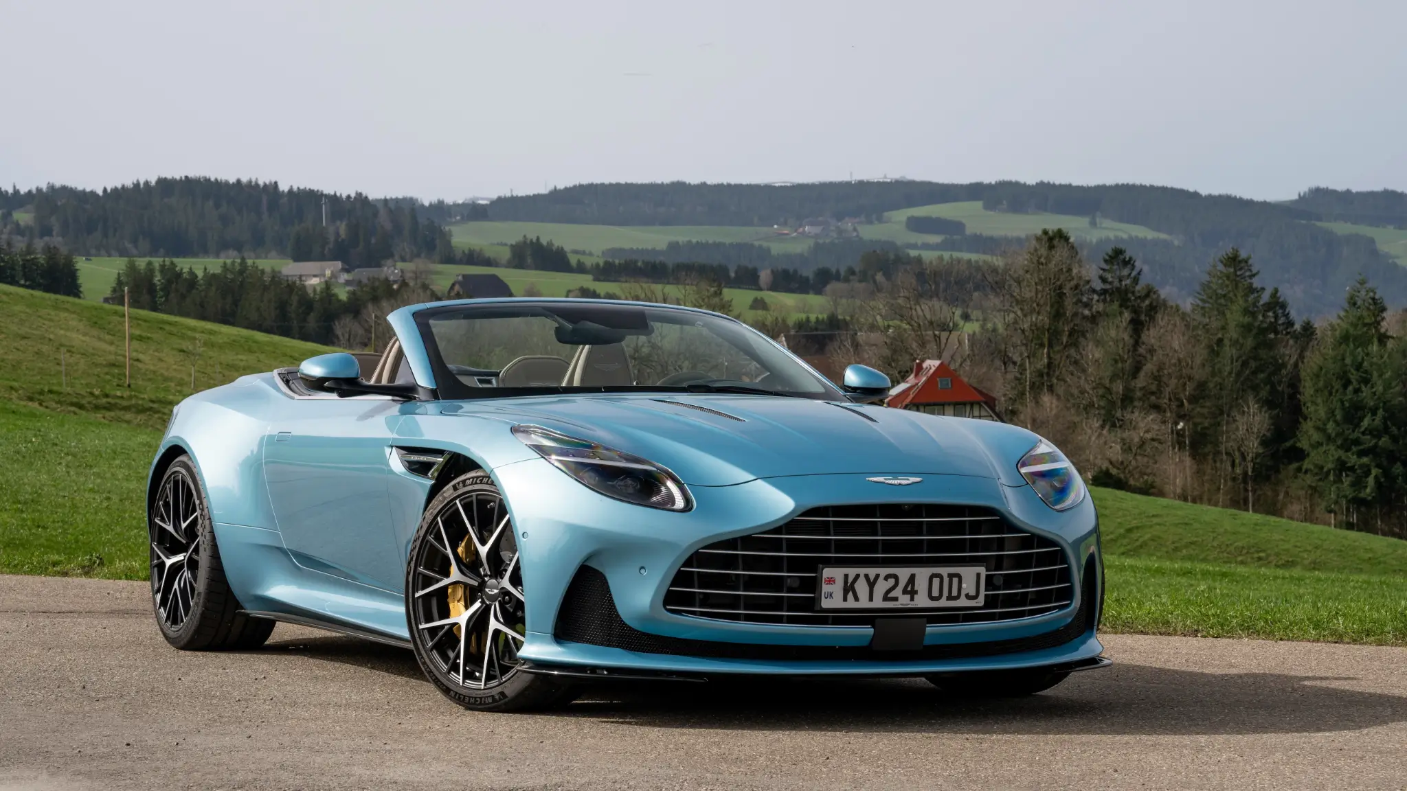 Aston Martin DB12 Volante. Testámos um sonho de mais de 300 mil euros