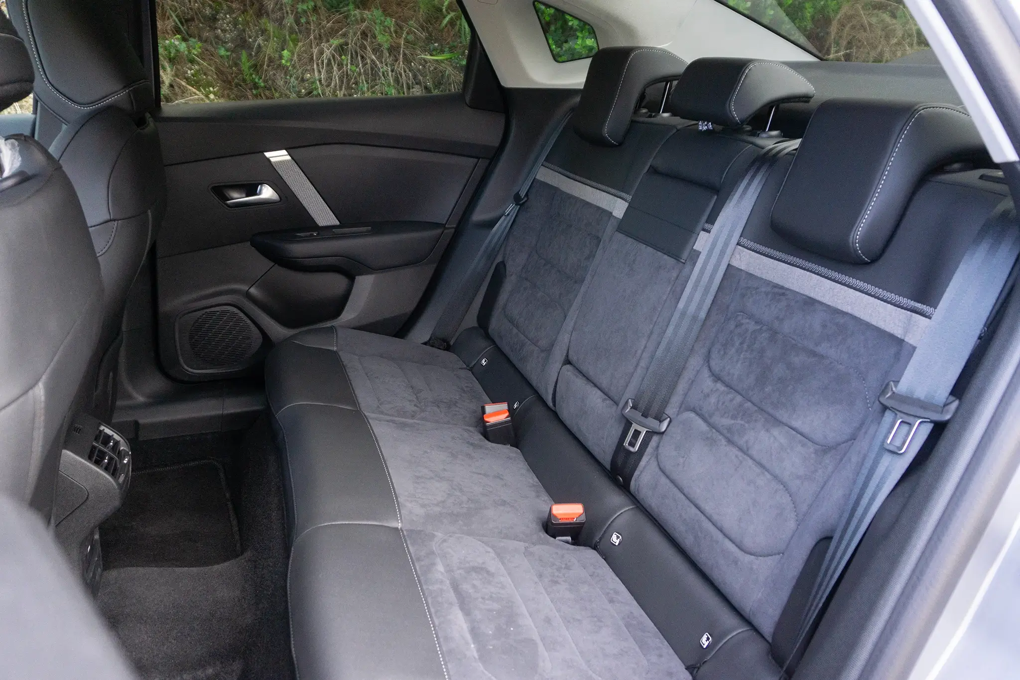 Citroën C4 X - assentos traseiros