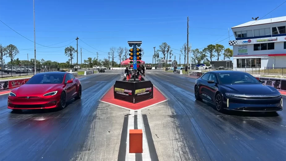 Drag Race - Lucid vs Tesla - arranque