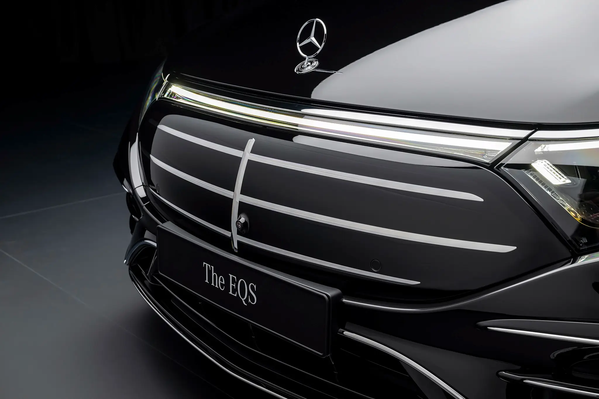 Mercedes EQS 2024 - detalhe da frente