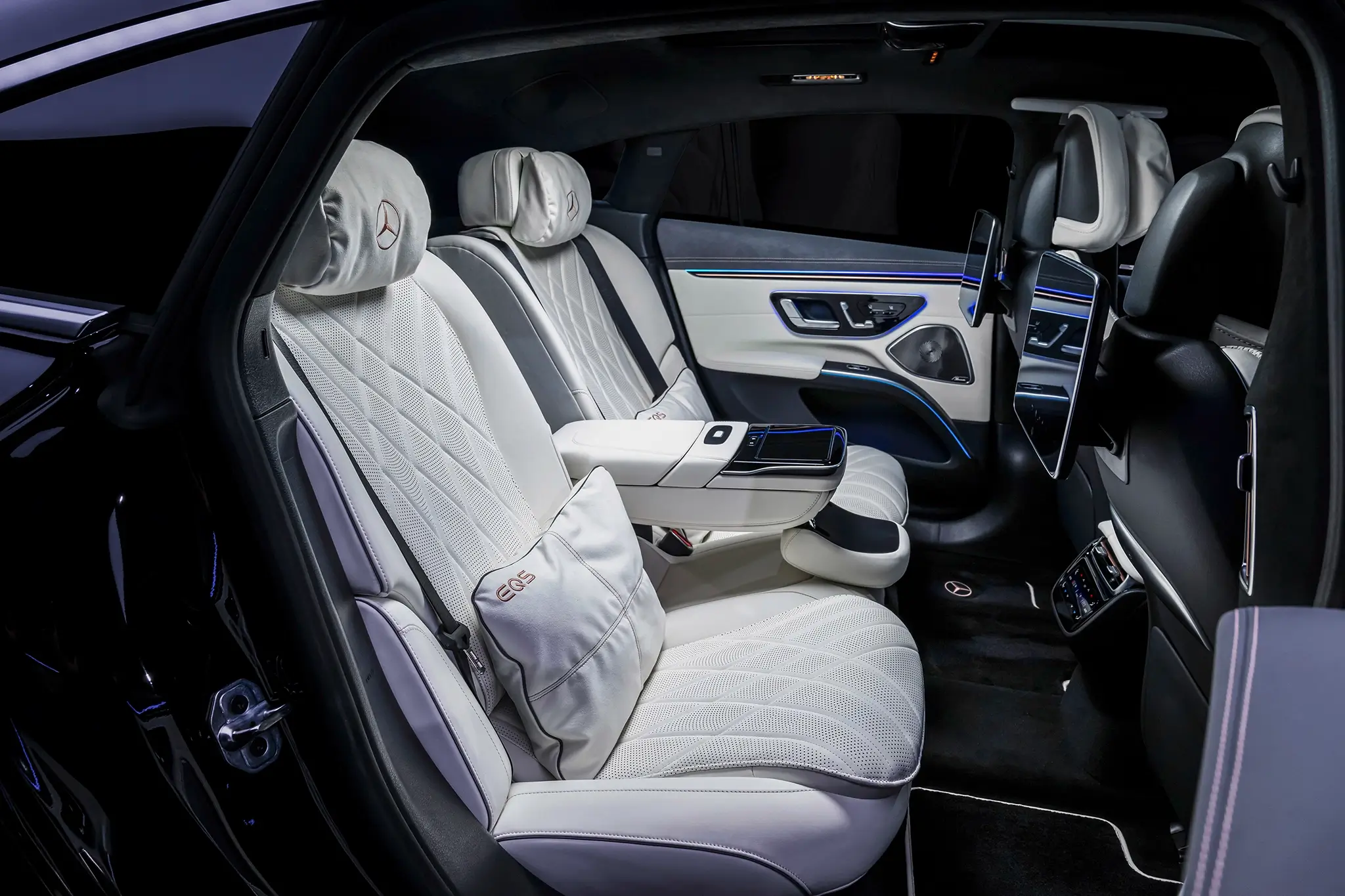 Mercedes EQS 2024 - assentos traseiros