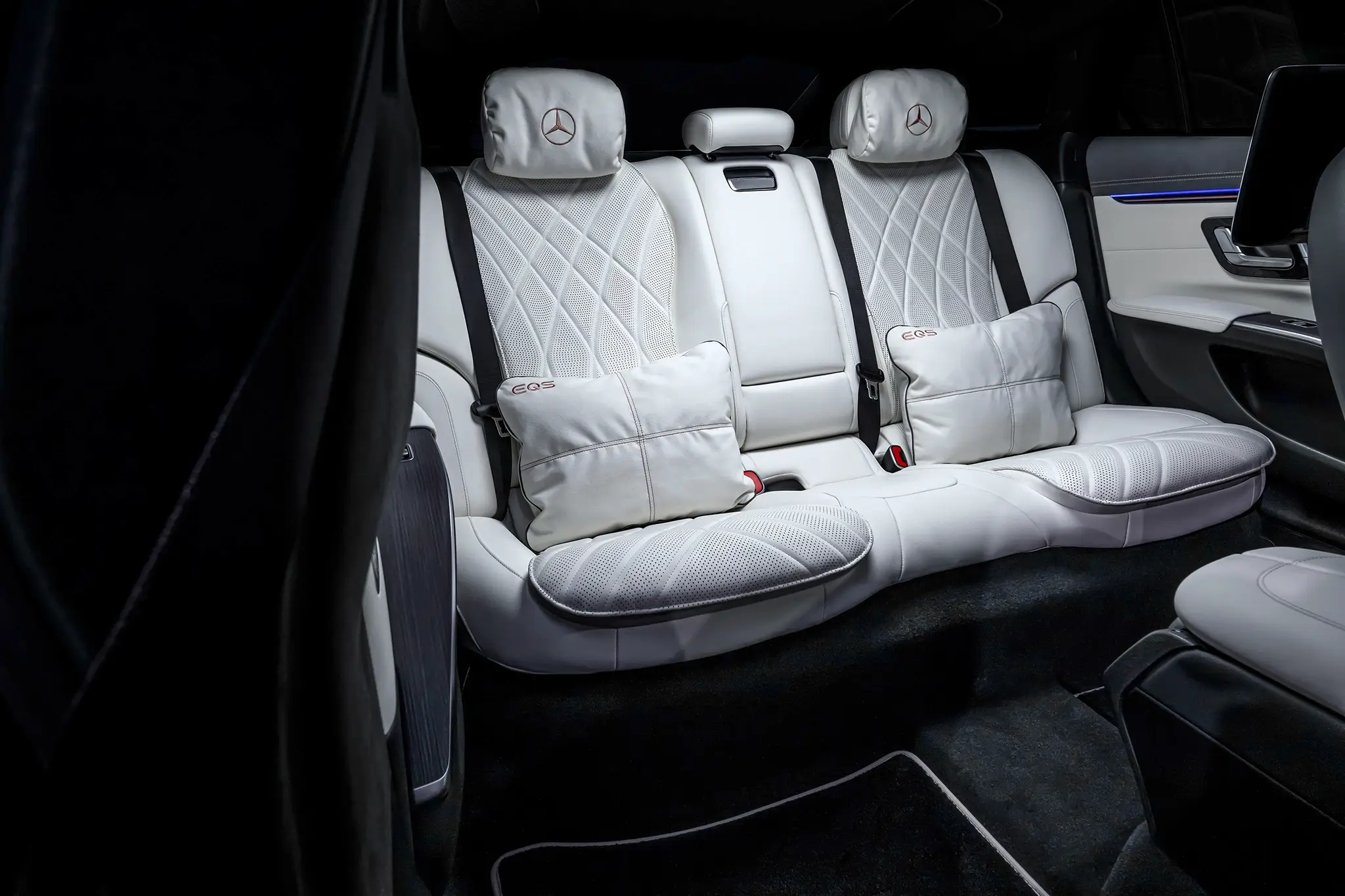 Mercedes EQS 2024 - assentos traseiros