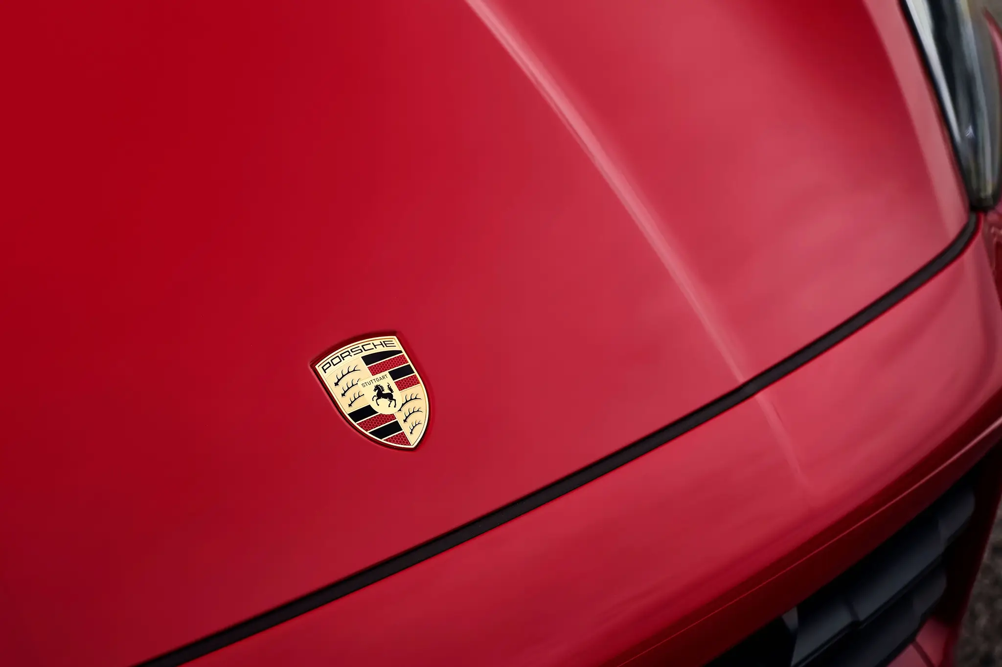 Porsche Cayenne GTS - logótipo da Porsche
