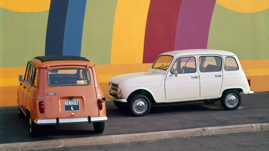 Dois Renault 4