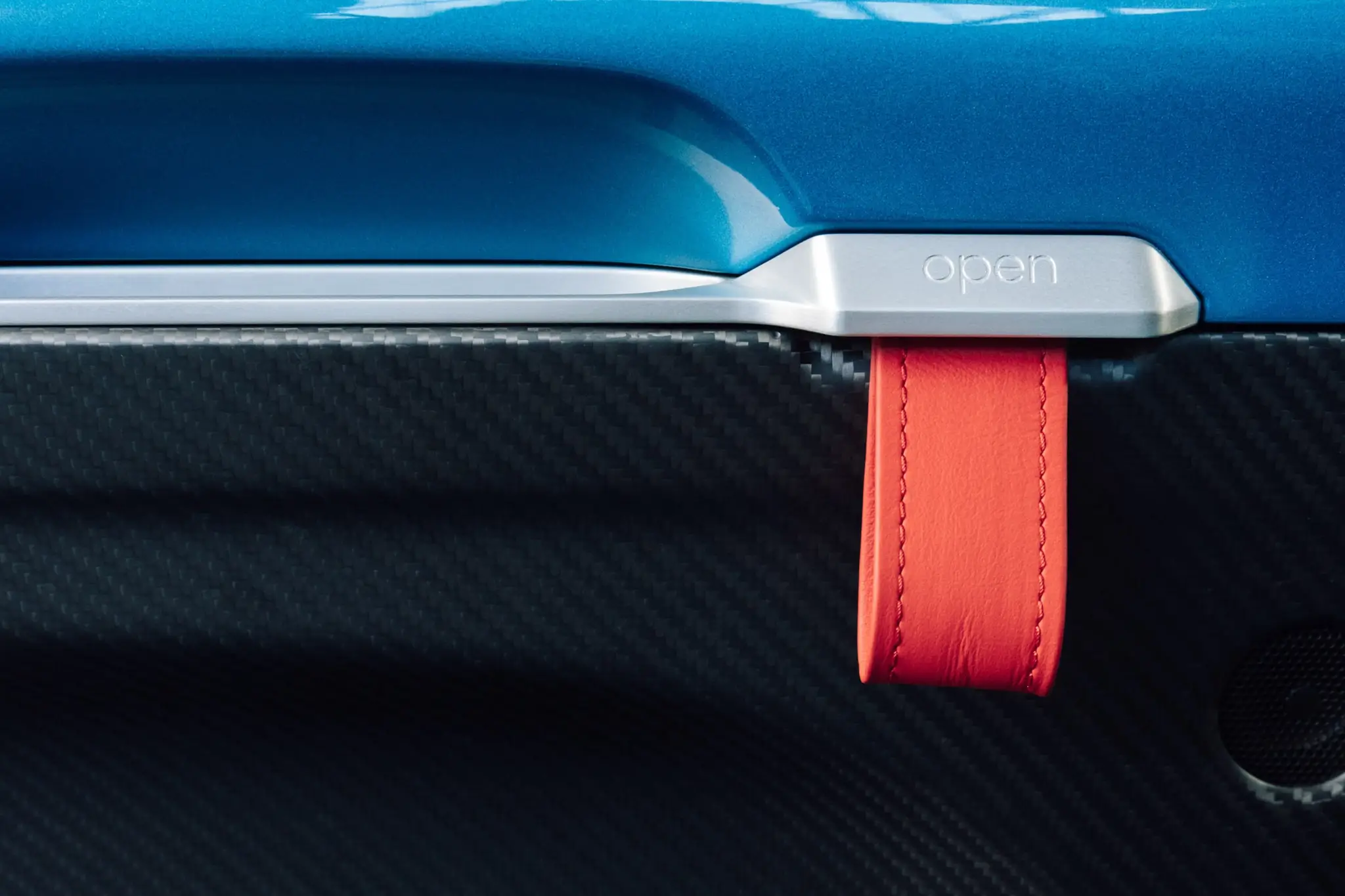 AGTZ Twin Tail - detalhe da porta