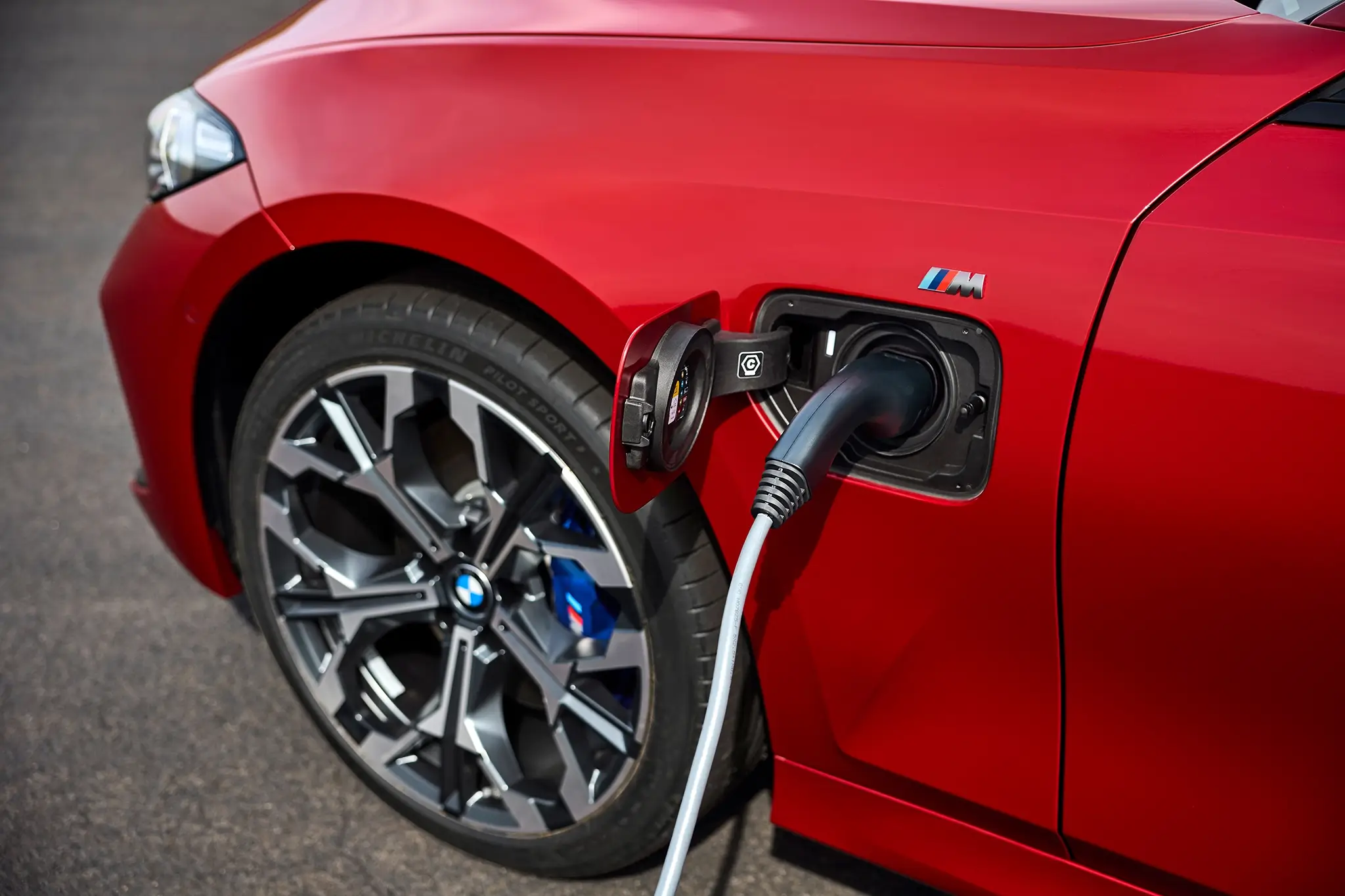 BMW Série 3 Touring 2024 - carregamento PHEV