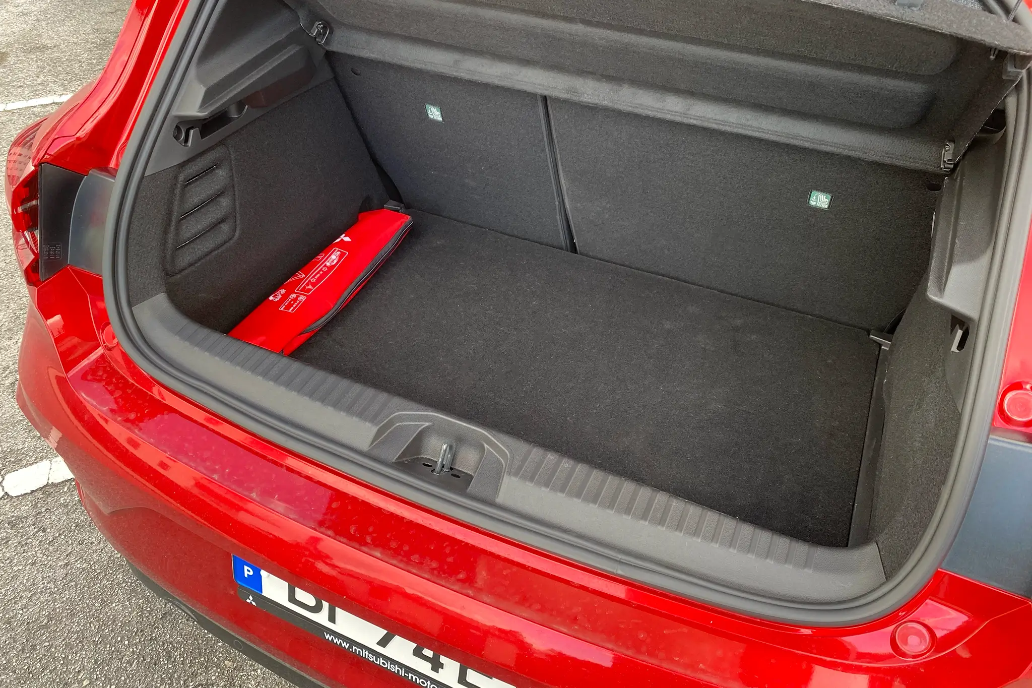 Mitsubishi Colt - bagageira