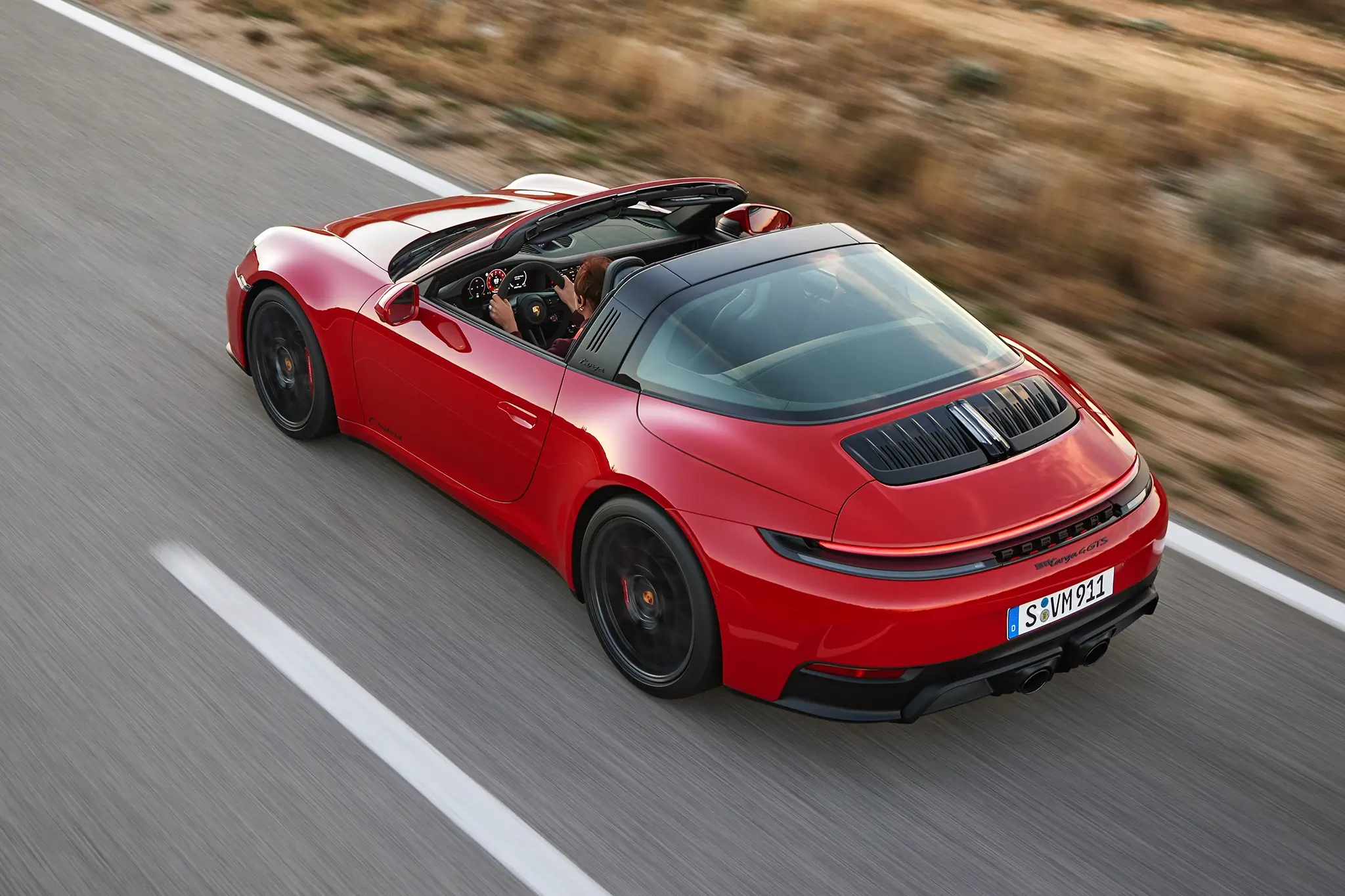 Porsche 911 Carrera GTS Targa, na estrada, traseira 3/4
