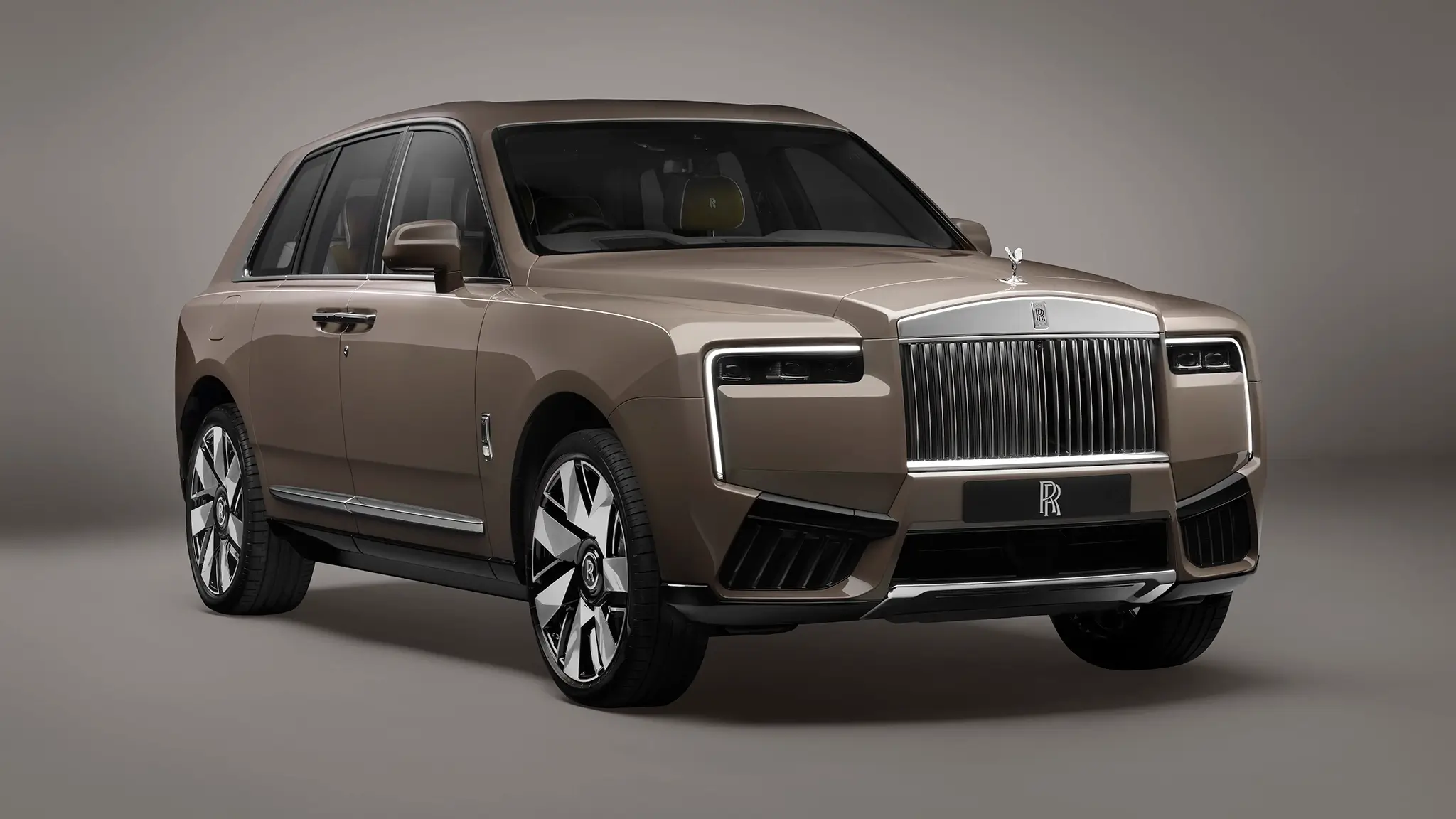 Rolls-Royce Cullinan renovado. Mantém motor V12 e está mais luxoso do que nunca