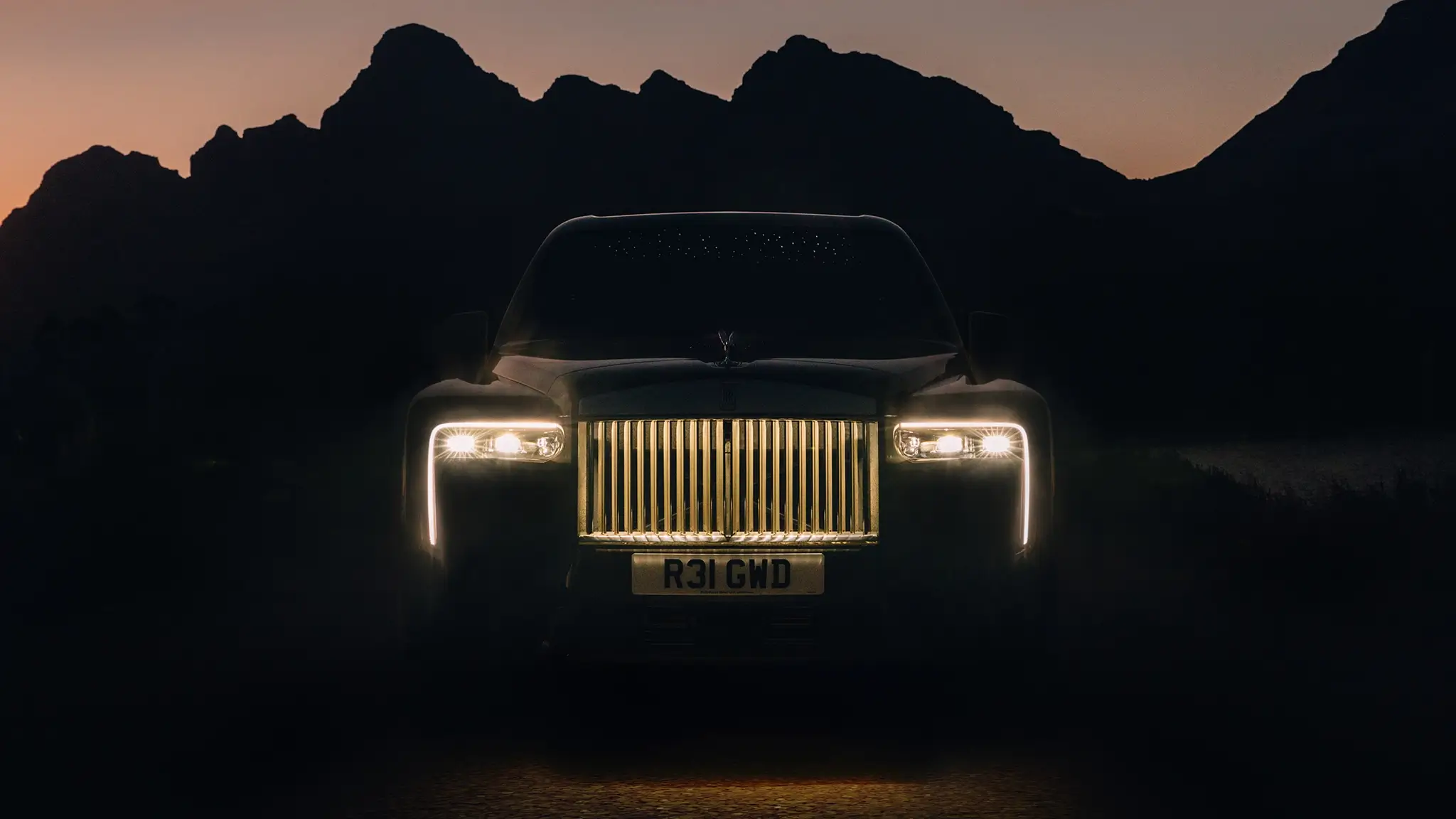 RR Cullinan Series II - frente com grelha iluminada