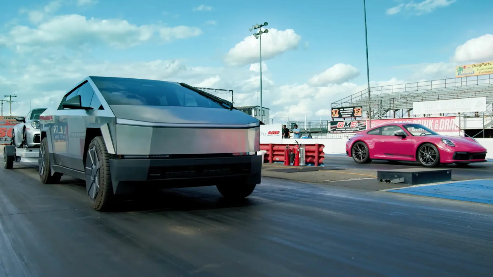 Tesla Cybertruck vs Porsche 911. Nova corrida tira todas as dúvidas
