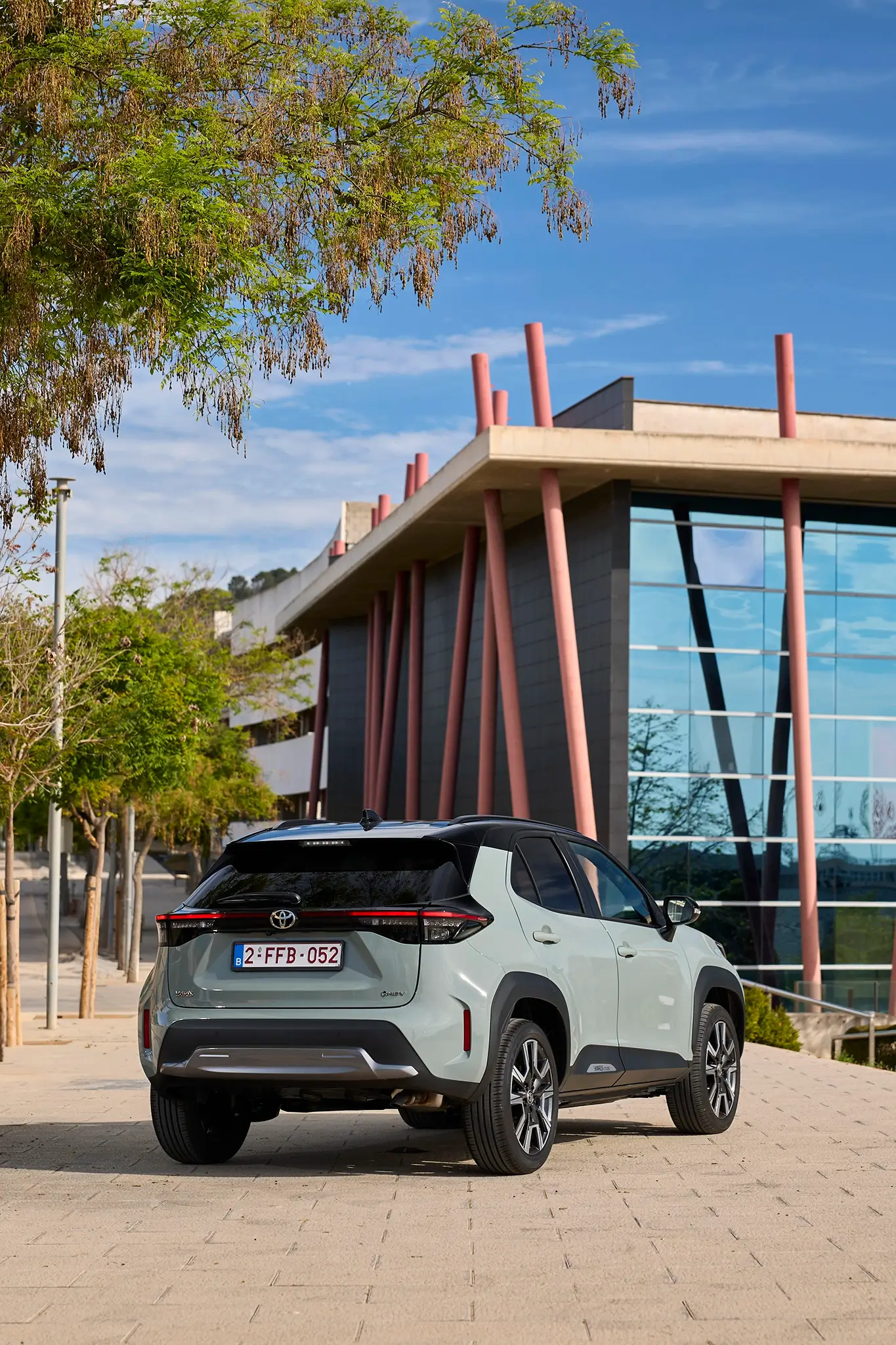 Toyota Yaris Cross Hybrid 130 - 374 de traseira