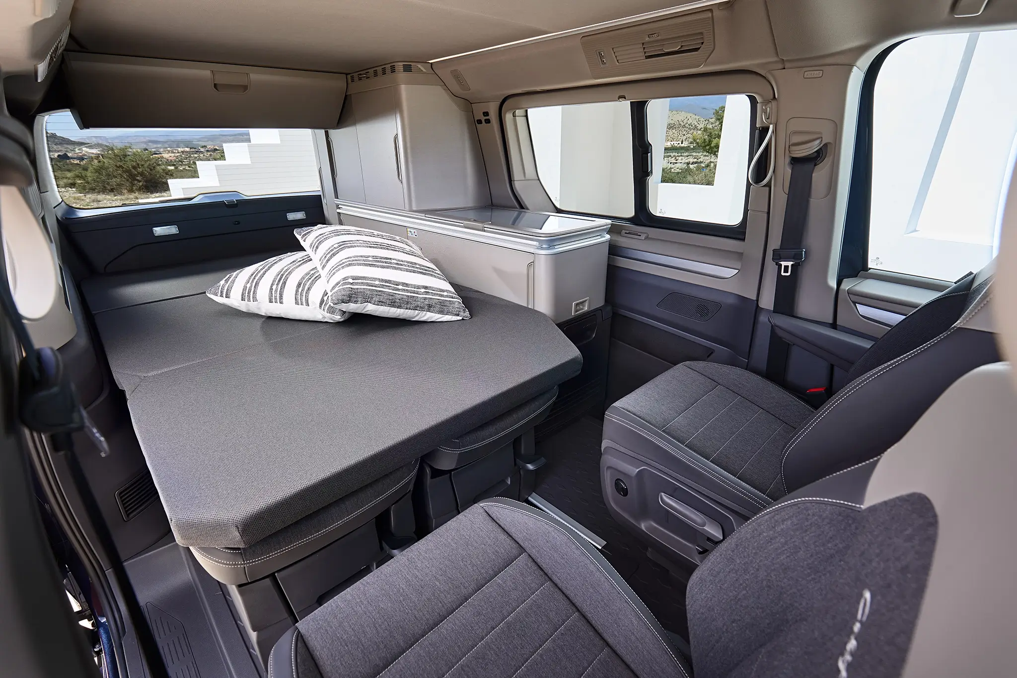 Volkswagen California - habitáculo com cama