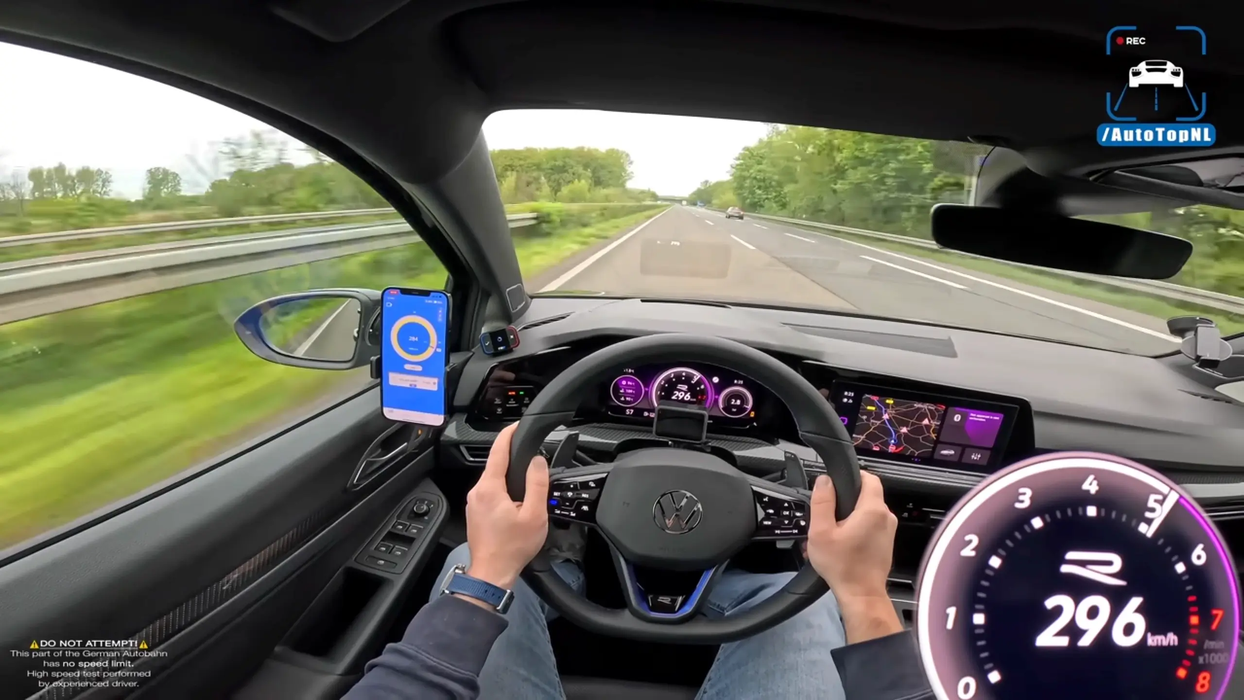 Volkswagen Golf R consegue superar os 300 km/h na Autobahn?