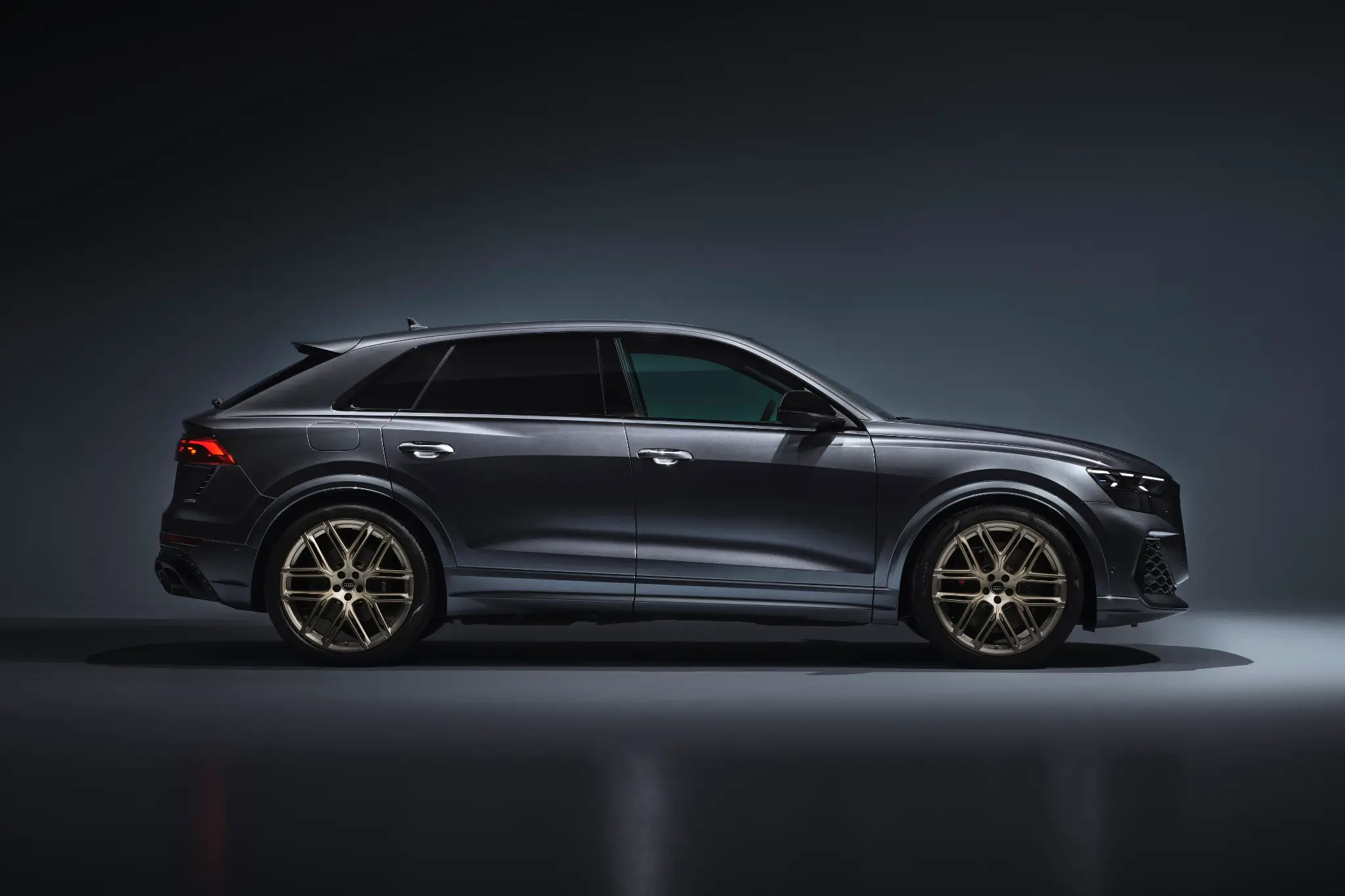 Audi RS Q8 lateral
