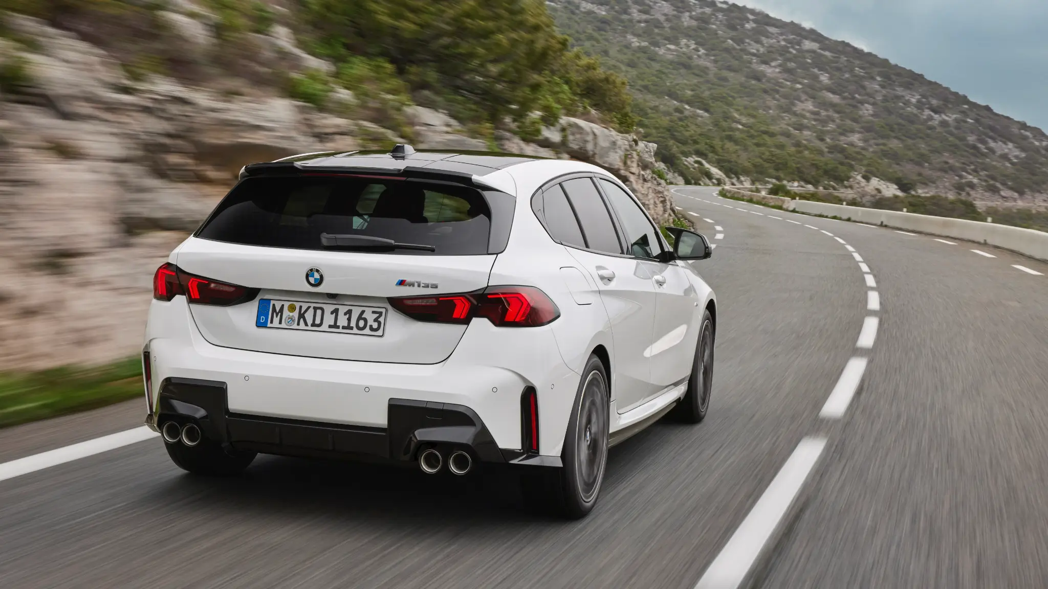 BMW M135 xDrive traseira