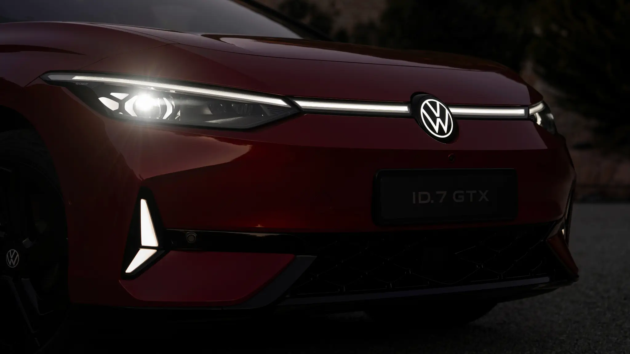 Volkswagen ID.7 GTX logótipo iluminado dianteira