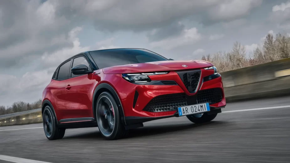 Alfa Romeo Junior Veloce, pista, frente 3/4