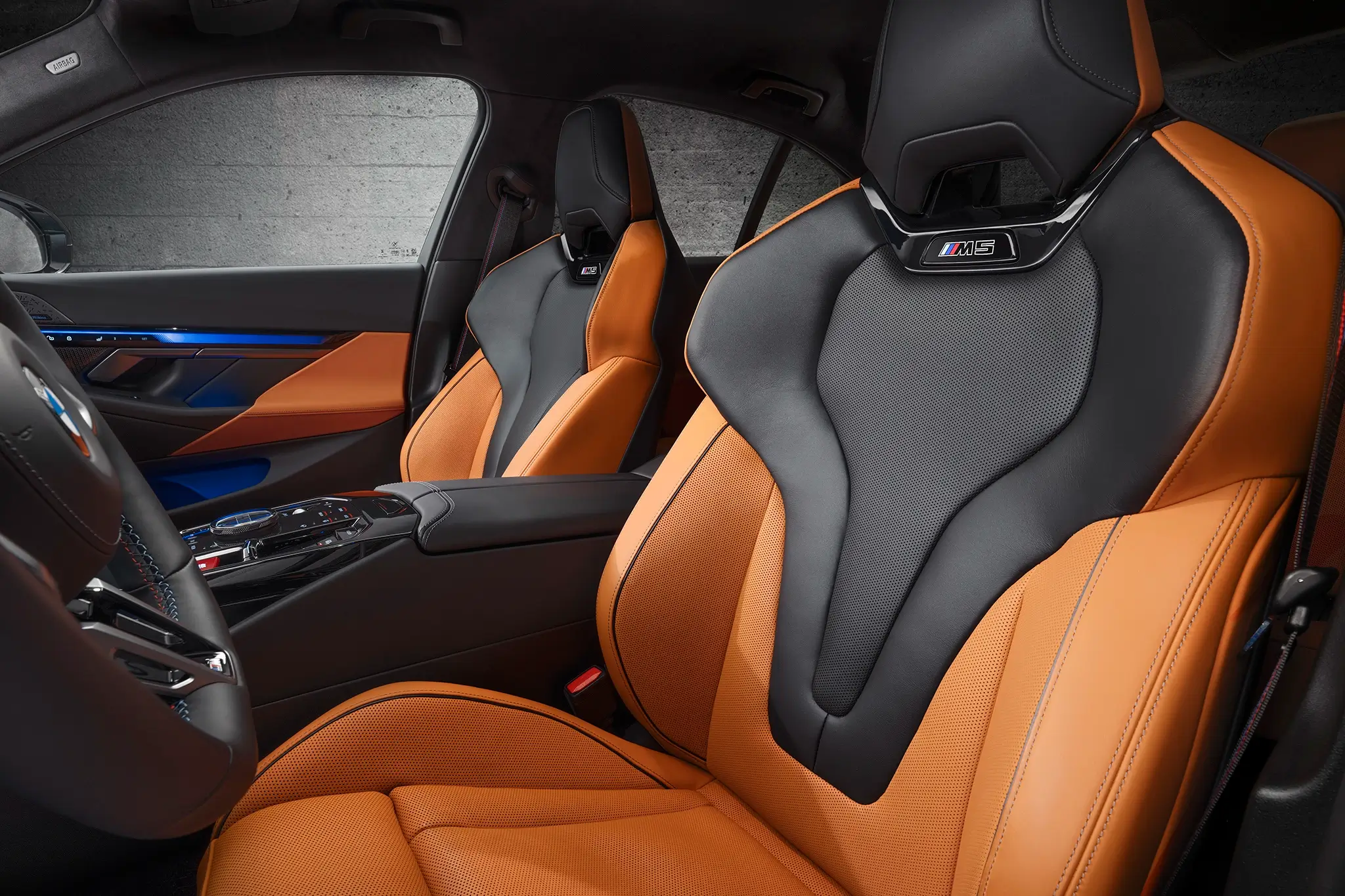 BMW M5 - assentos desportivos