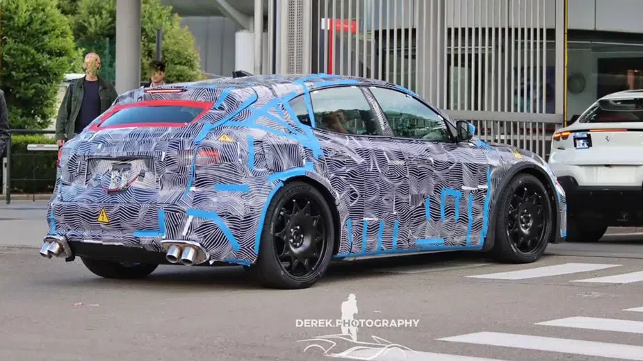 Ferrari EV Test Mule - 3/4 de traseira
