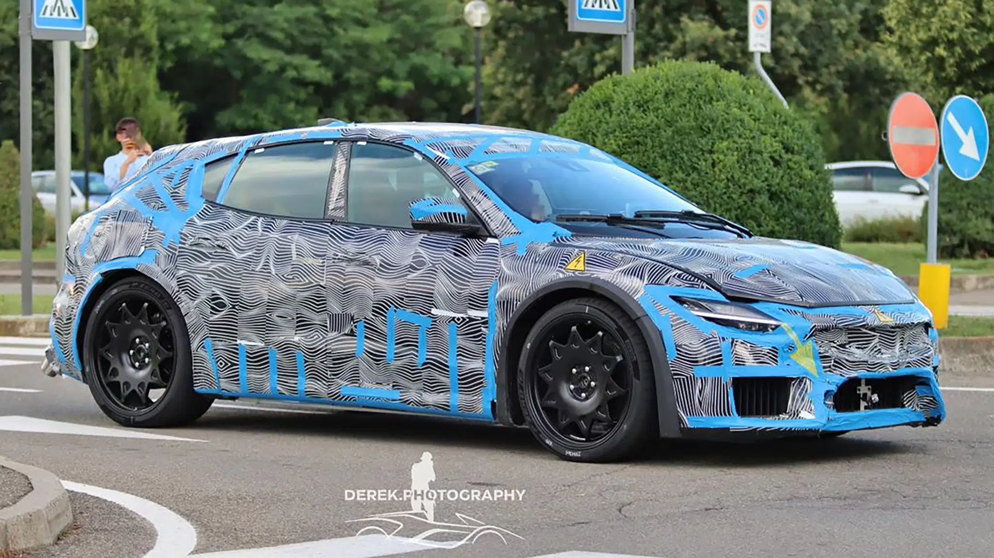 Ferrari EV Test Mule - 3/4 de frente