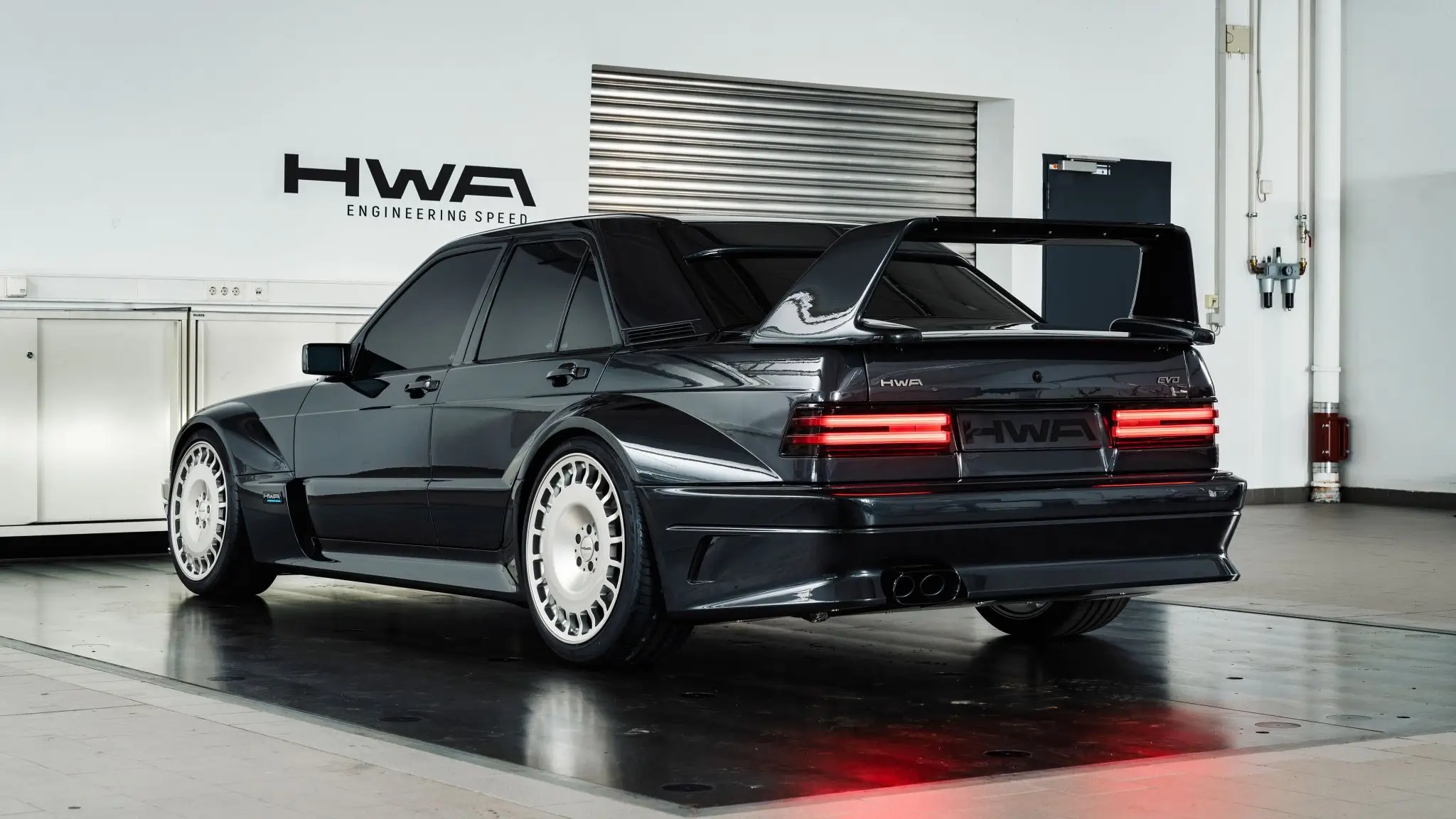 HWA 190E EVO II - 3/4 de traseira