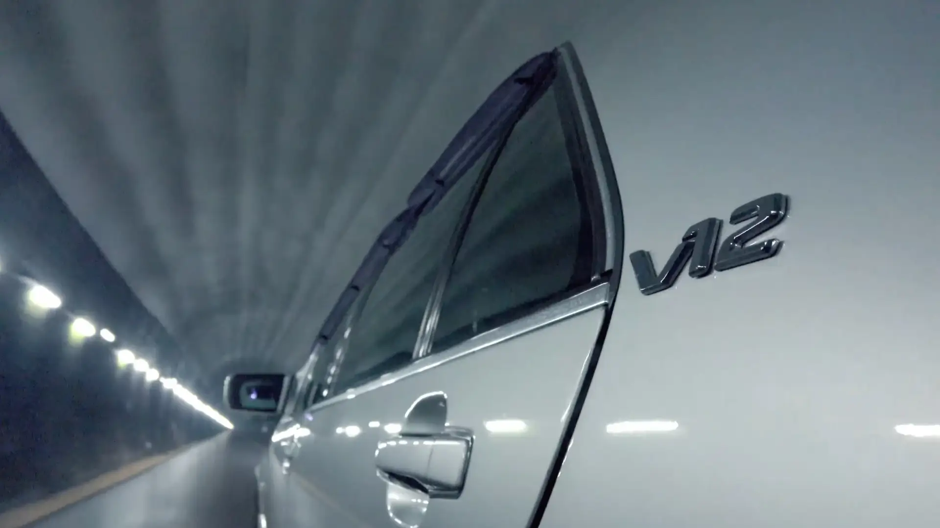 emblema V12 do Mercedes-Benz S 600