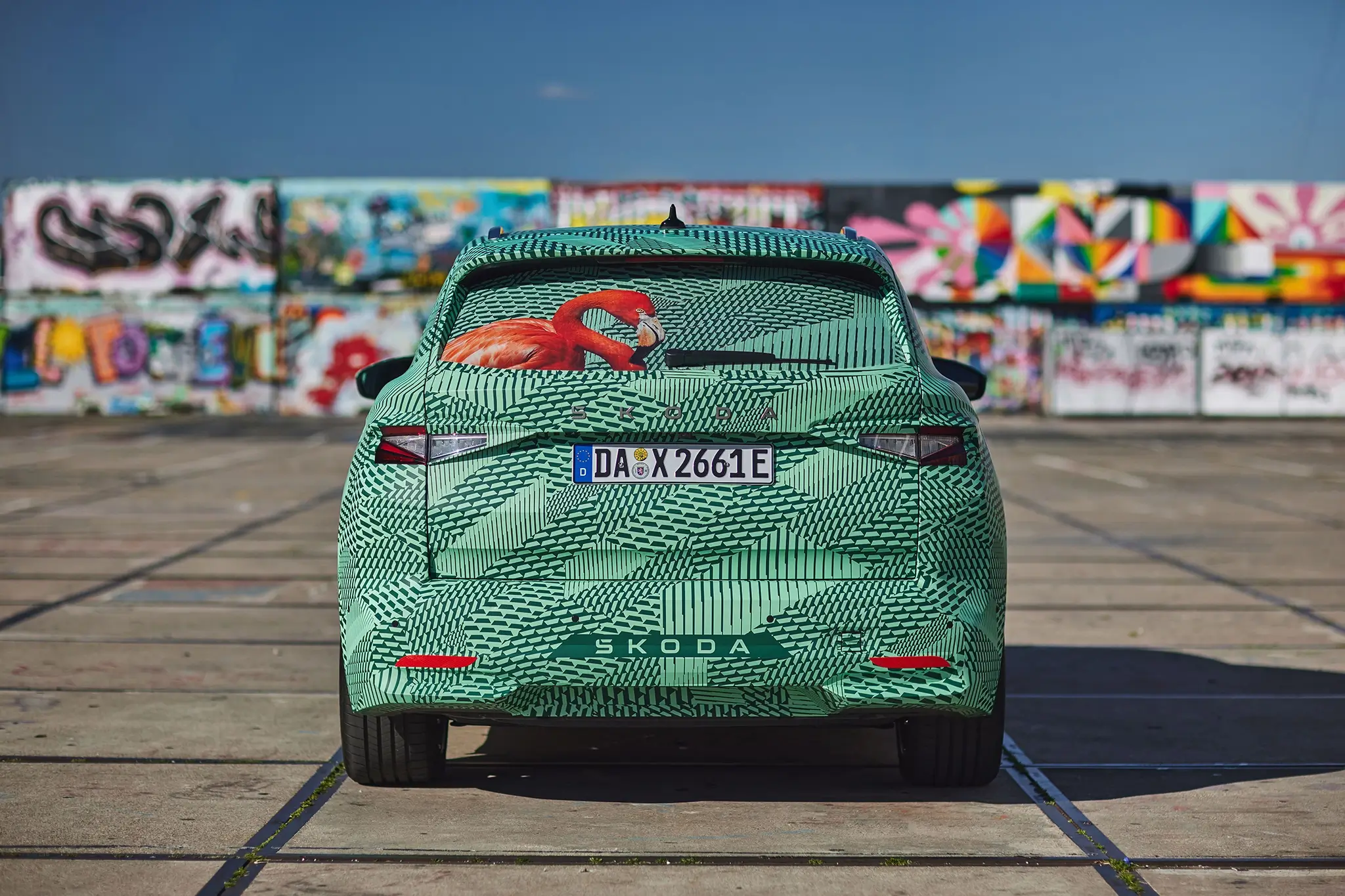 Skoda Elroq camuflado - vista de traseira